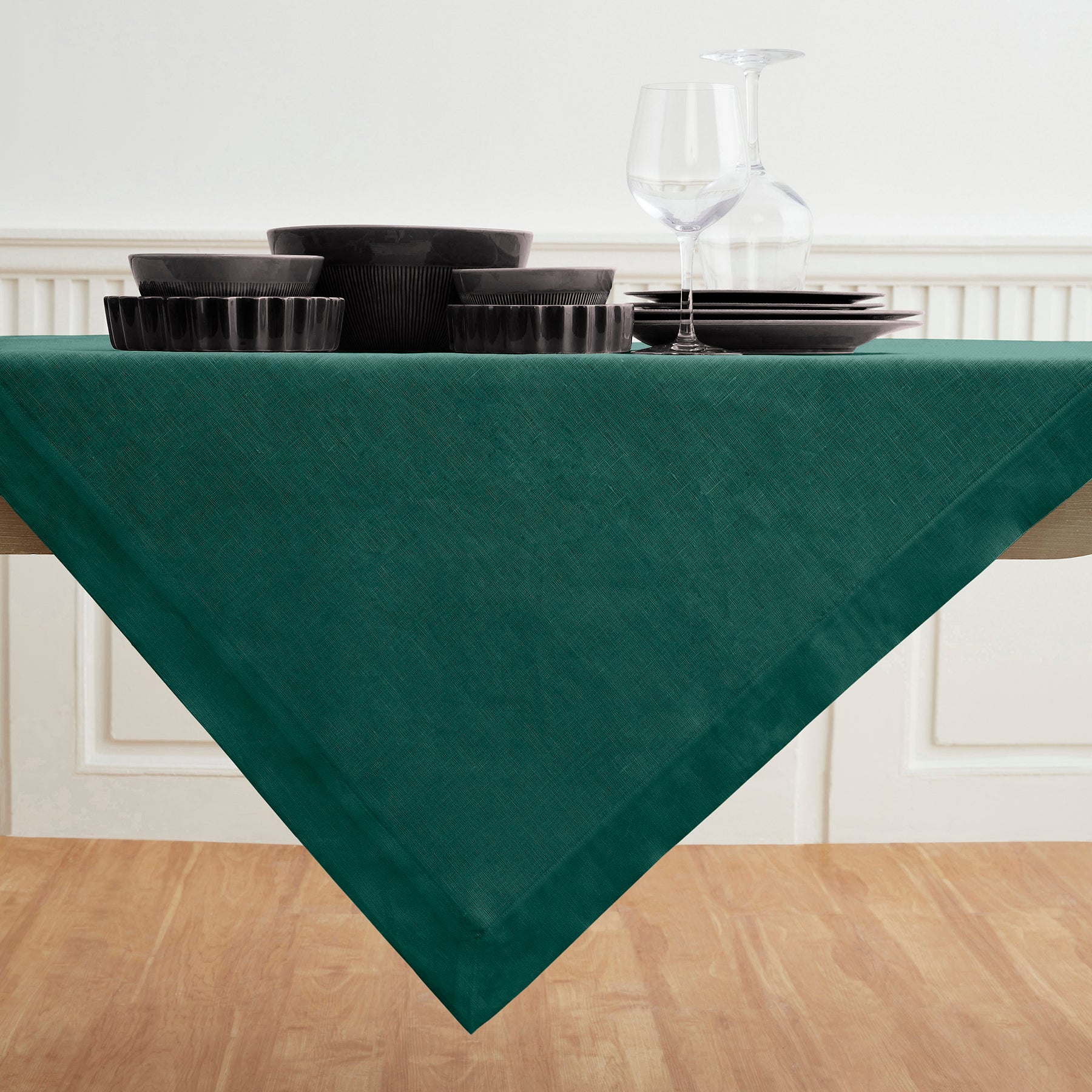 Fete Table Throw - Elegant & Durable Table Cover for Parties, Weddings & Events | Perfect for Indoor & Outdoor Celebrations