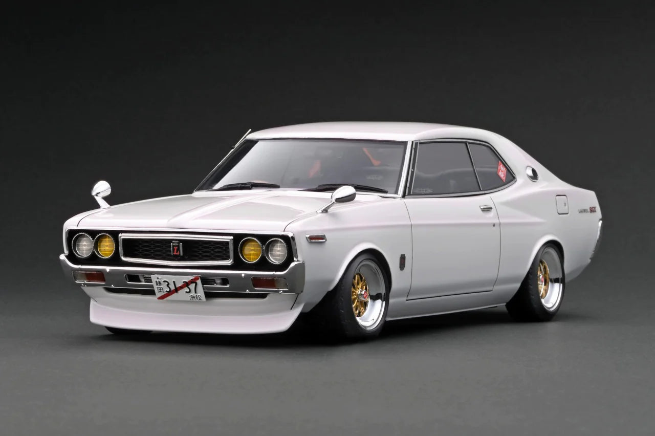 1:18 Scale Nissan Laurel 2000SGX (C130) Diecast Model Car - Metallic White & Purple Collectible - Perfect for Display, Car Enthusiast Gifts, and Racing Collection Scenes