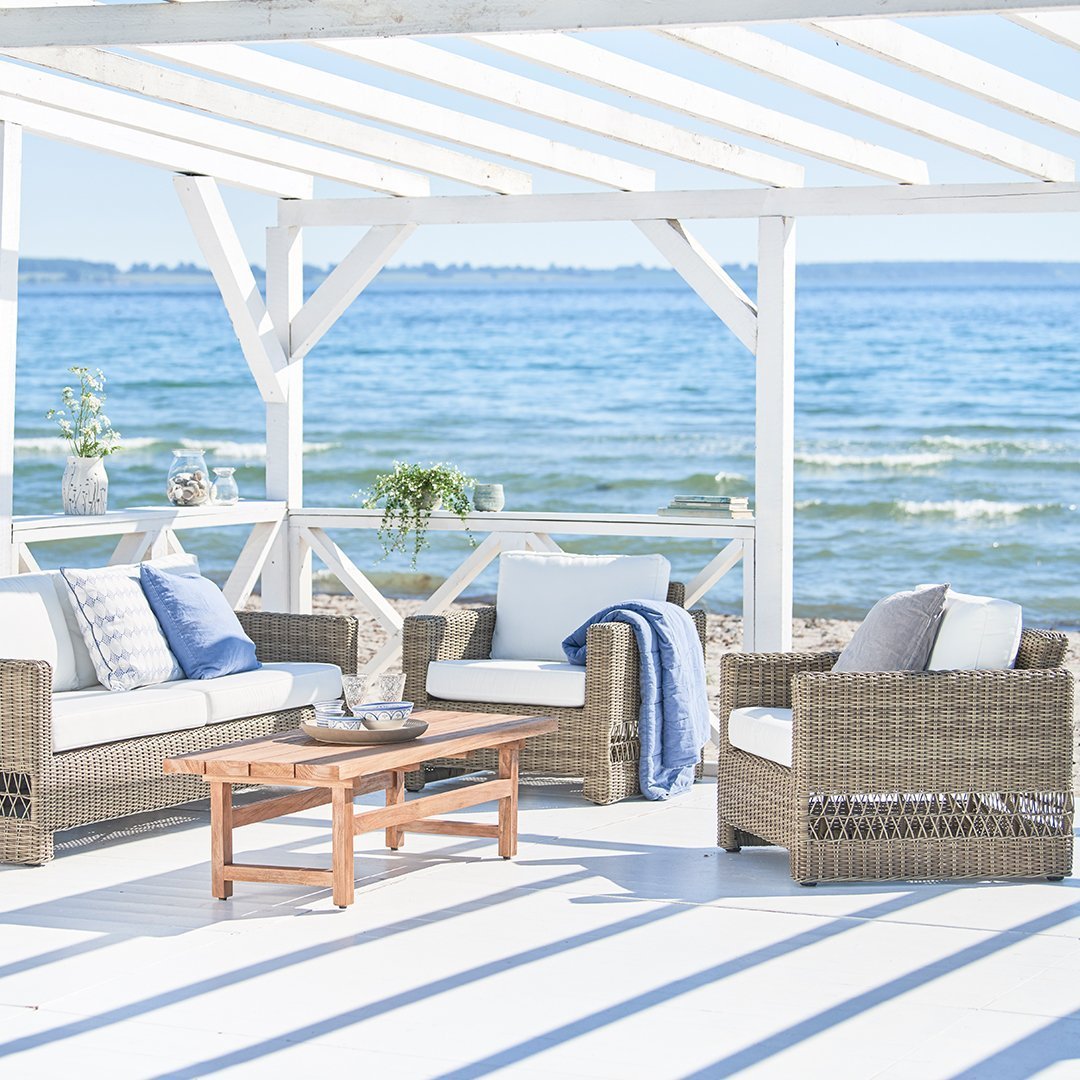 Carrie Outdoor 3-Seater Sofa - Waterproof Patio Furniture Set for Garden, Poolside & Backyard - Comfortable All-Weather Wicker Sectional Couch with Cushions
