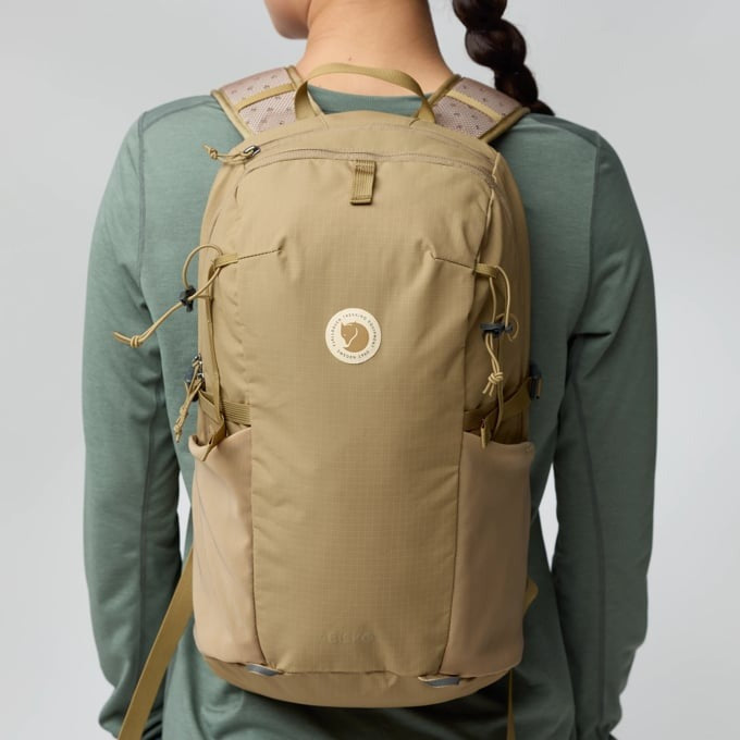 Abisko Softpack 16 - Lightweight Hiking Backpack for Men & Women - Water-Resistant Daypack for Outdoor Adventures, Travel & Camping - Perfect for Day Hikes, Commuting & Weekend Getaways