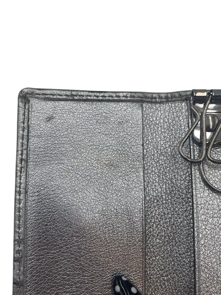Guccissima Metallic Bow Key Holder - Luxury Keychain for Women & Men - Perfect for Home, Office, and Travel Organization