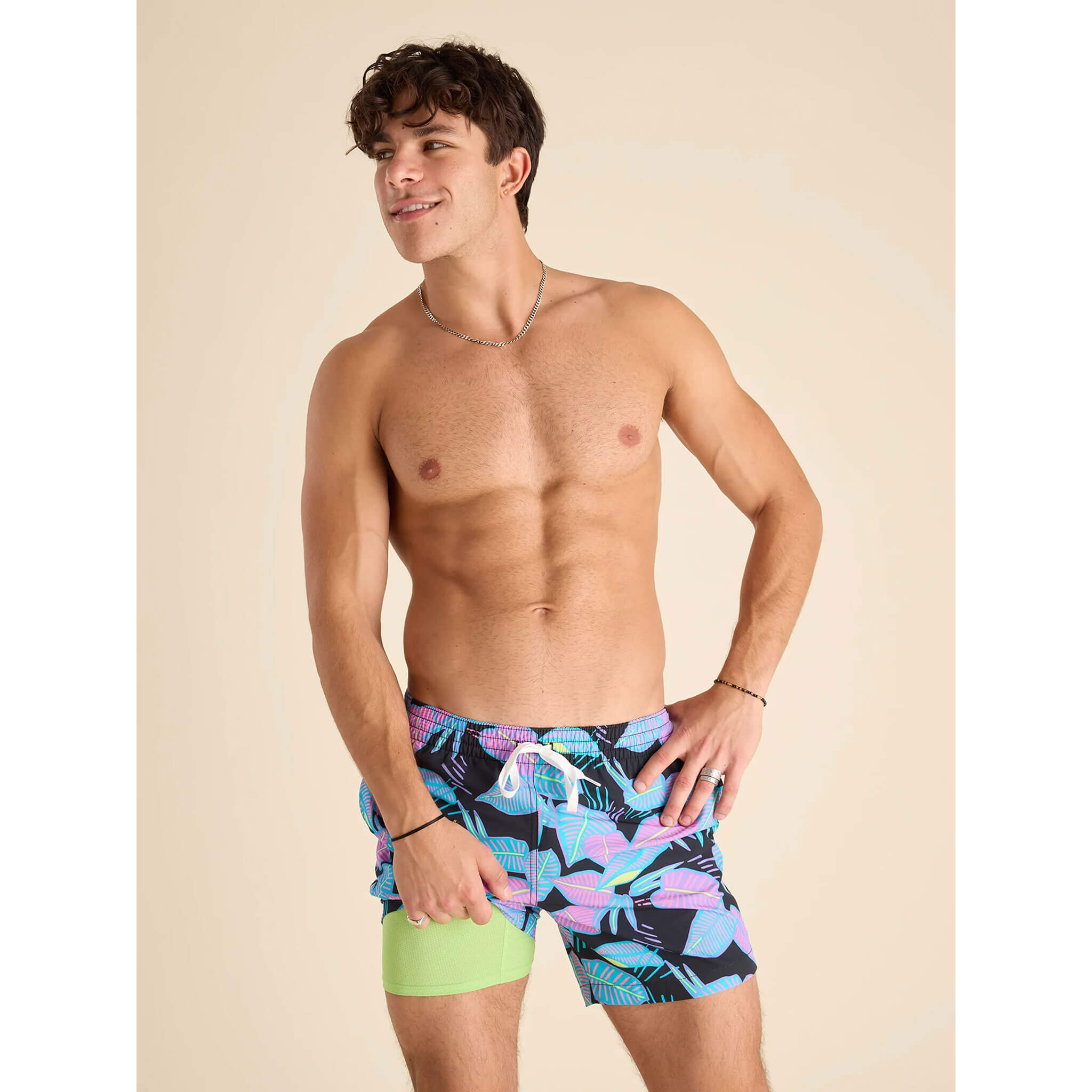 Chubbies 5.5 Inch Fluorescent Funk Training Shorts - Black Plaid Pattern for Gym Workouts & Outdoor Activities