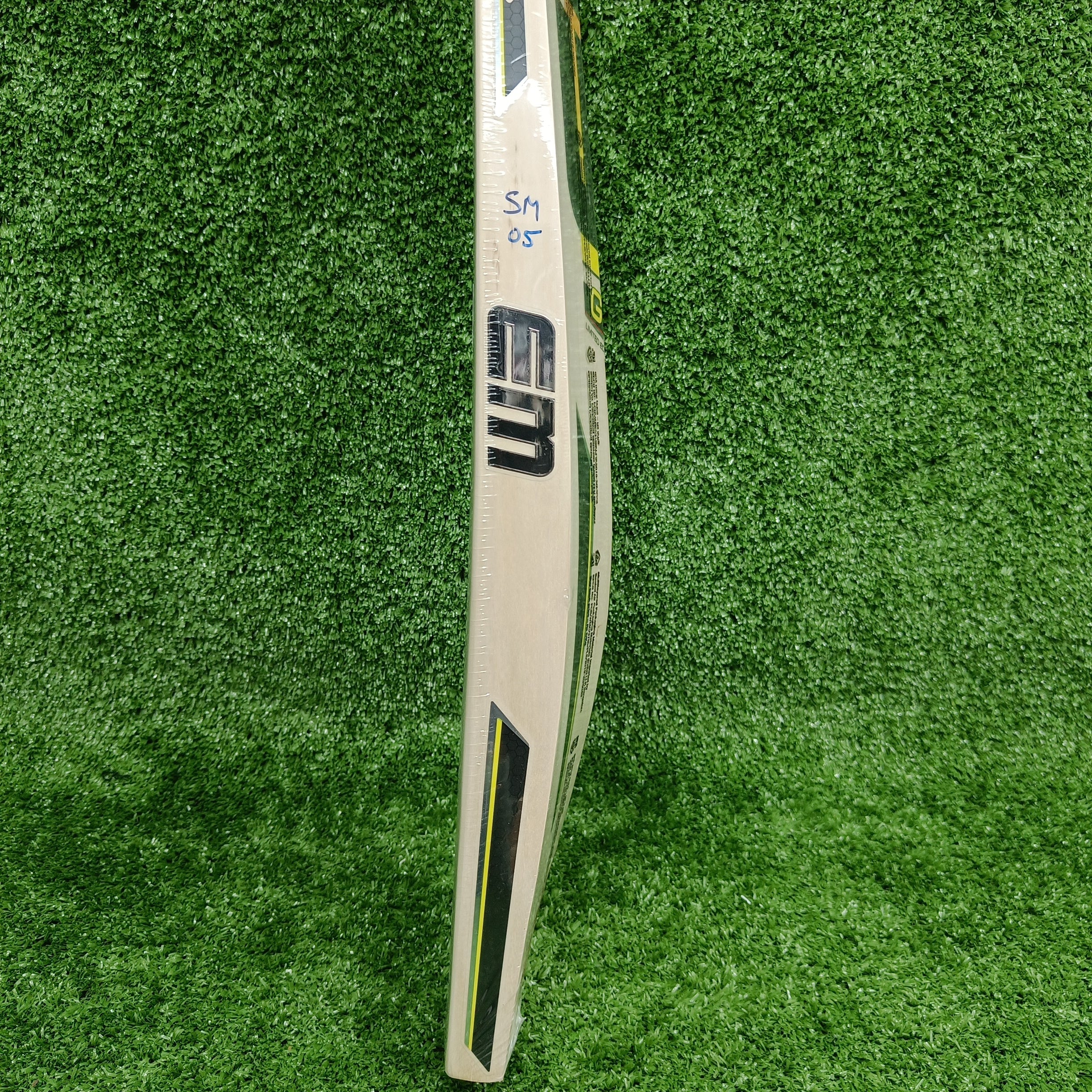 EM GT 4.0 Limited Edition 3.0 English Willow Cricket Bat - Professional Grade for Matches & Training | Perfect for Cricket Enthusiasts & Club Players