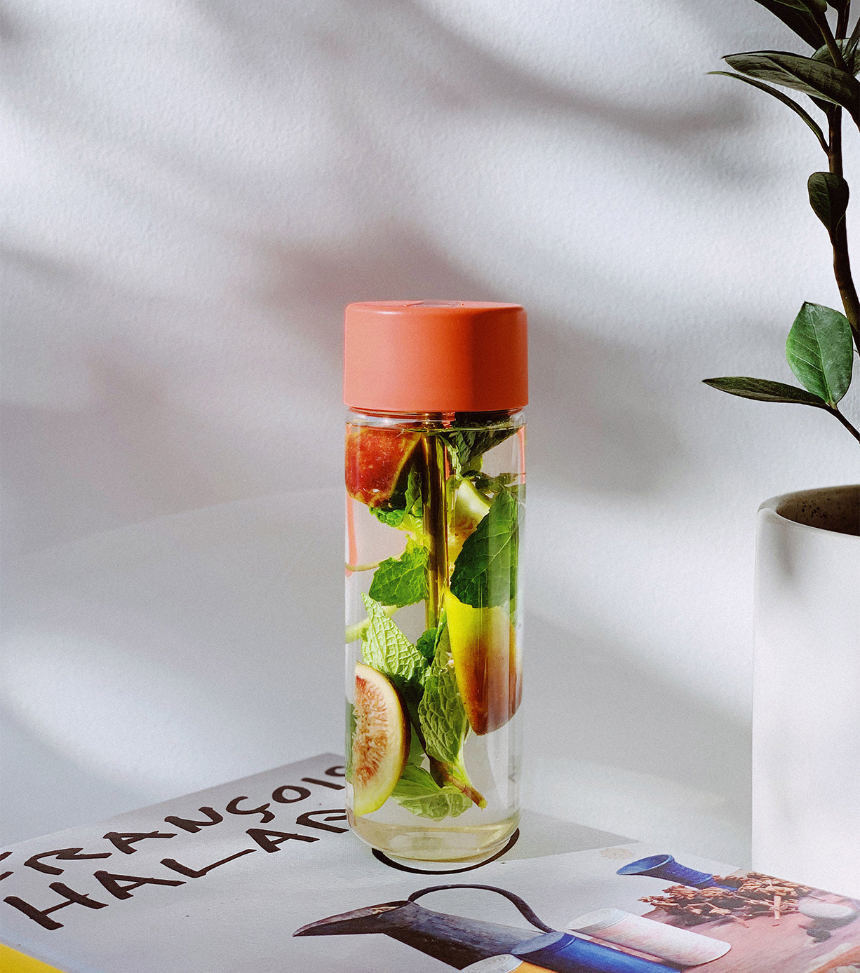 Customizable 25oz (740ml) Reusable Water Bottle - Eco-Friendly, BPA-Free, Leak-Proof for Gym, Hiking & Everyday Use