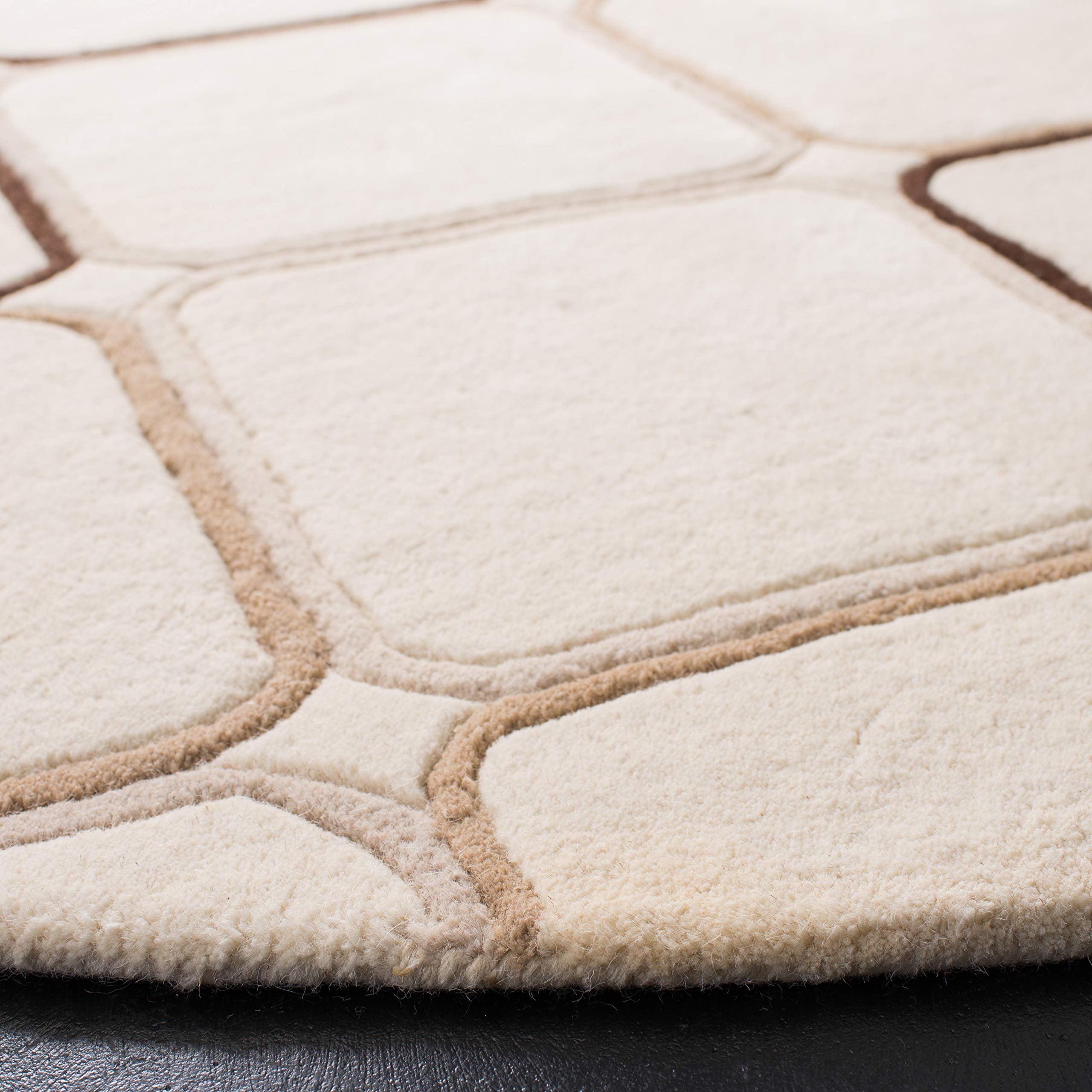 SAFAVIEH Soho Collection 6-Foot Round Ivory/Multi Handmade Wool & Viscose Area Rug - Soft Living Room Carpet for Bedroom, Dining Room Decor (SOH713A)