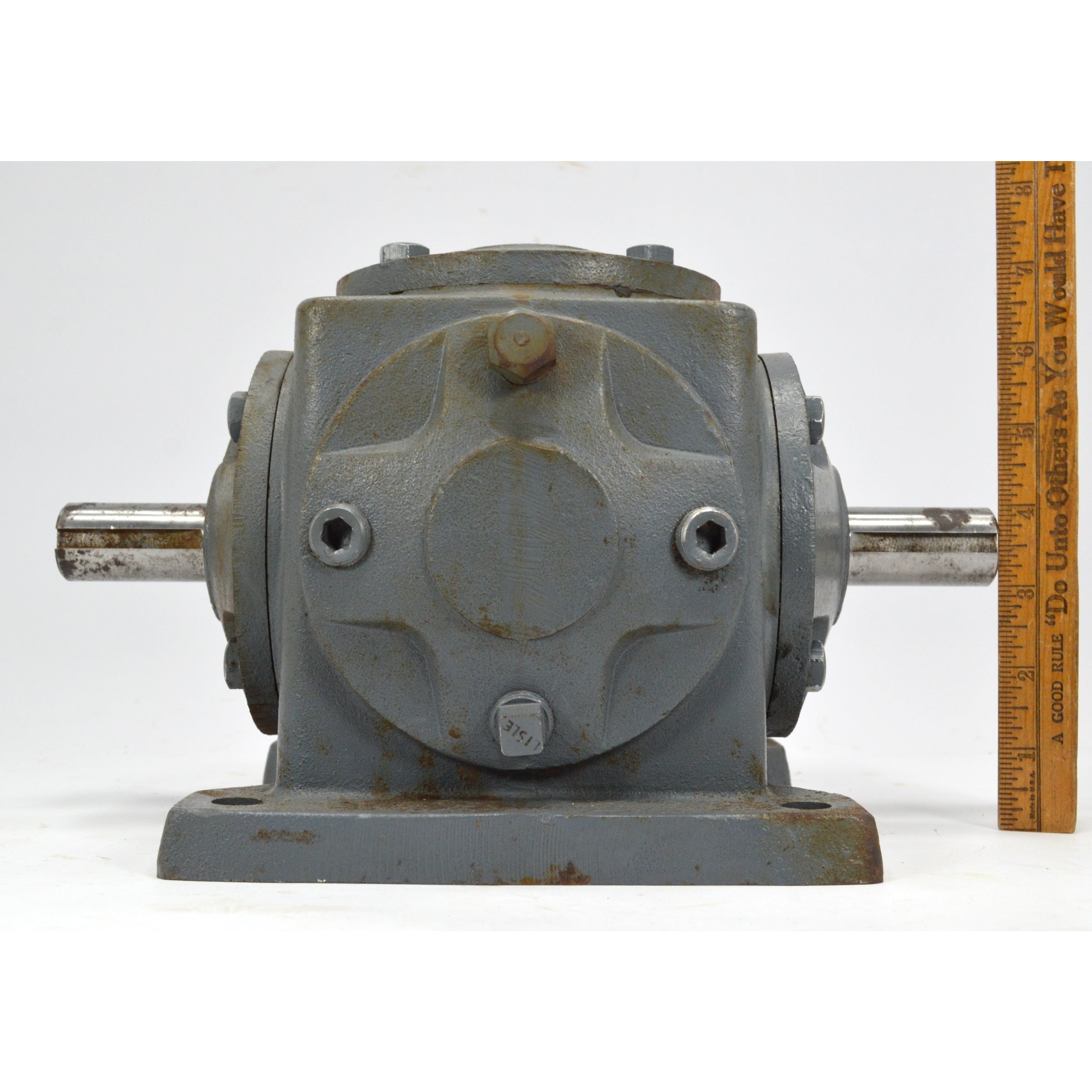 New BOSTON GEAR WORKS 1:1 Worm Gear Reducer 300 Series XR146 - Perfect for Industrial Machinery & Power Transmission Systems
