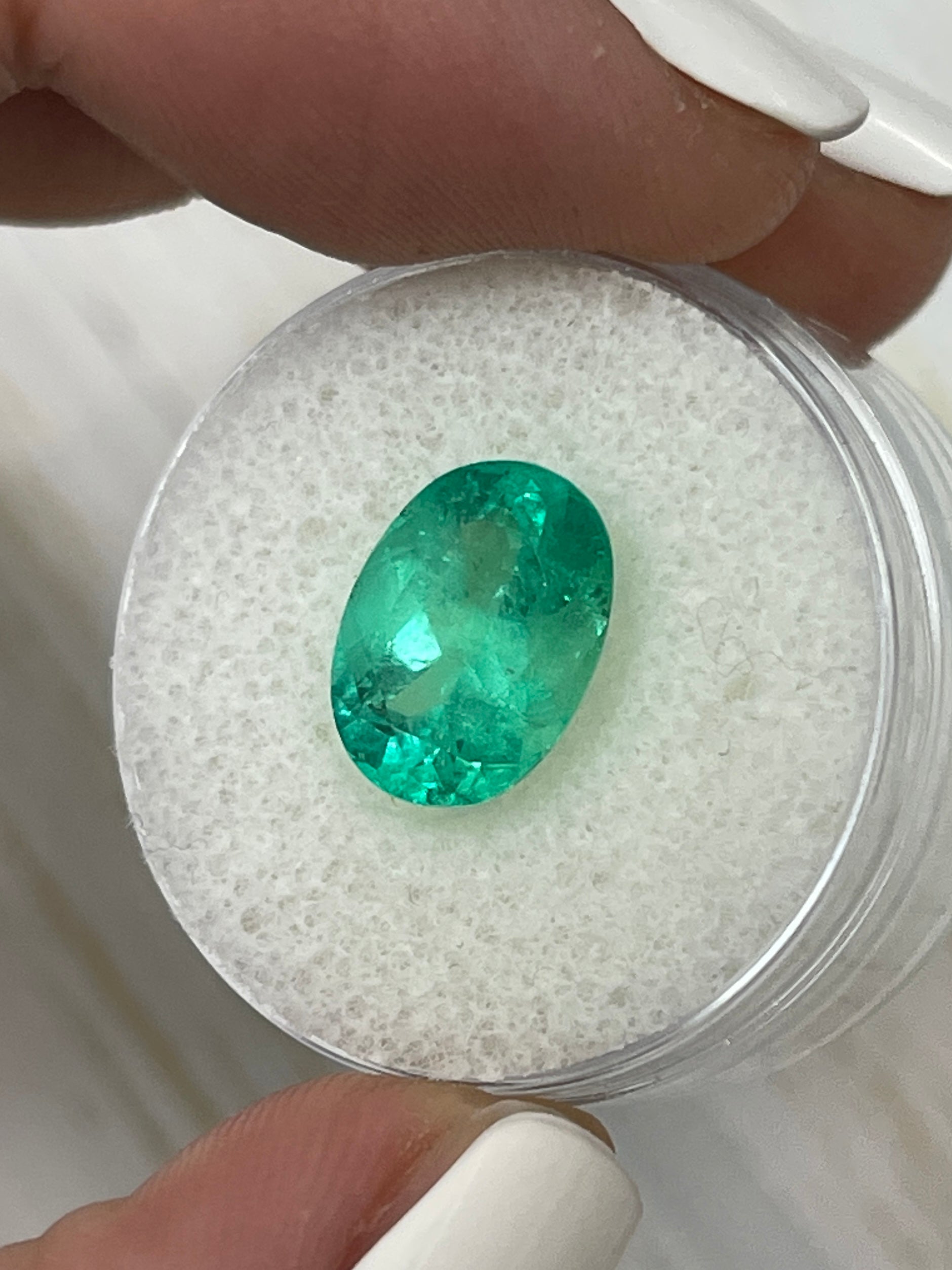 3.86 Carat Vibrant Spring Green Natural Loose Colombian Emerald Oval Cut Gemstone for Jewelry Making, Engagement Rings & Luxury Gifts