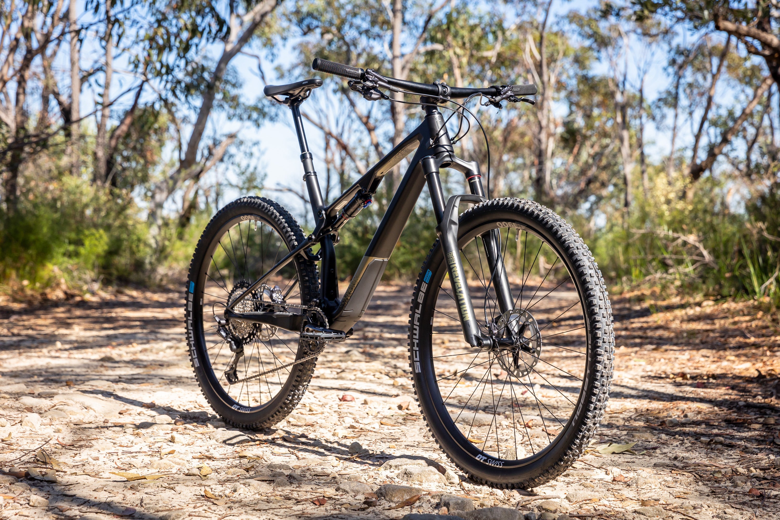 Premium XF 999 TR Carbon Fiber Mountain Bike - Lightweight & Durable for Trail Riding & Off-Road Adventures