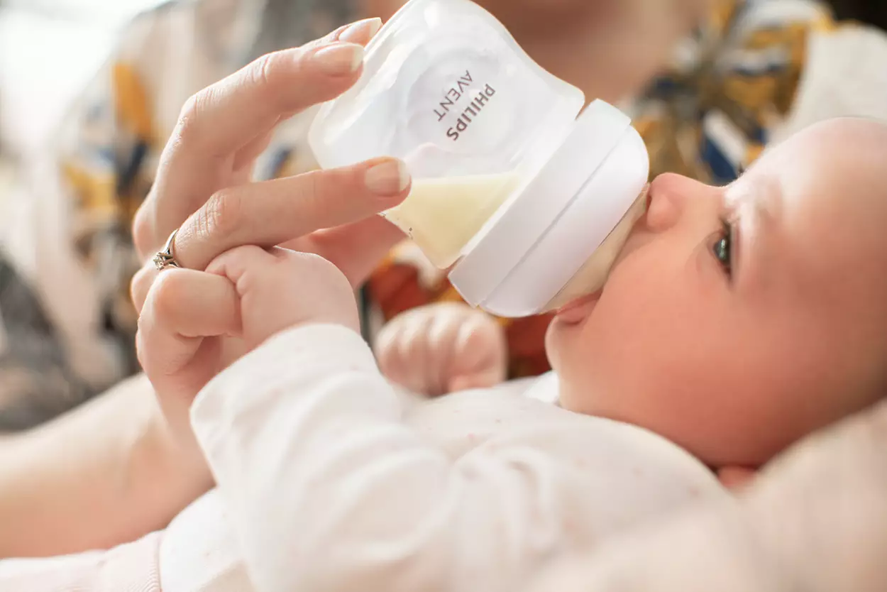 Natural Response Baby Bottle 4oz (2-Pack) - BPA-Free, Anti-Colic, Easy Latch for Newborns & Infants - Perfect for Breastfeeding Transition & On-the-Go Feeding