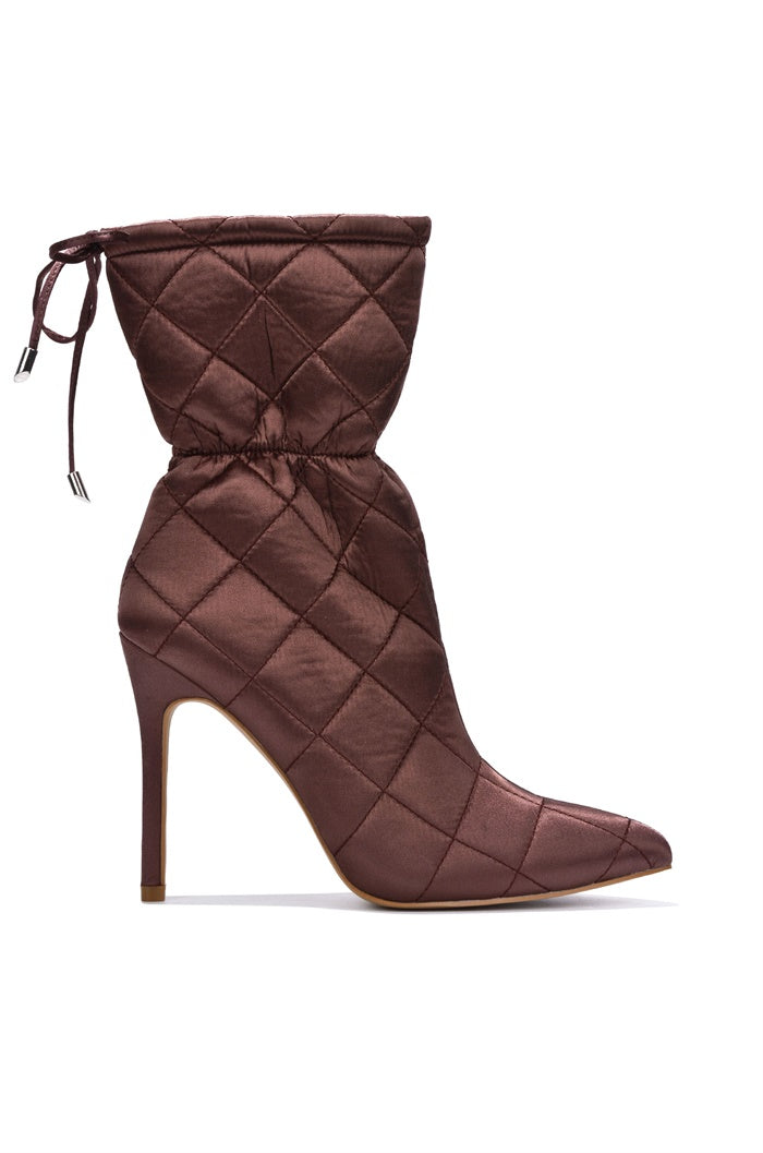 Makayla Brown - Premium Fashion & Accessories for Women | Trendy Outfits, Handbags & Jewelry | Perfect for Casual Wear, Office & Special Occasions