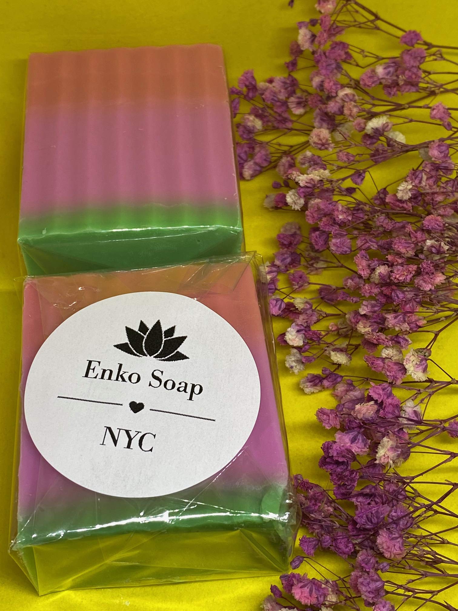 Natural Strawberry Scented Handmade Soap Bars - Organic, Vegan & Moisturizing - Perfect for Gifts, Bath & Skincare Routine