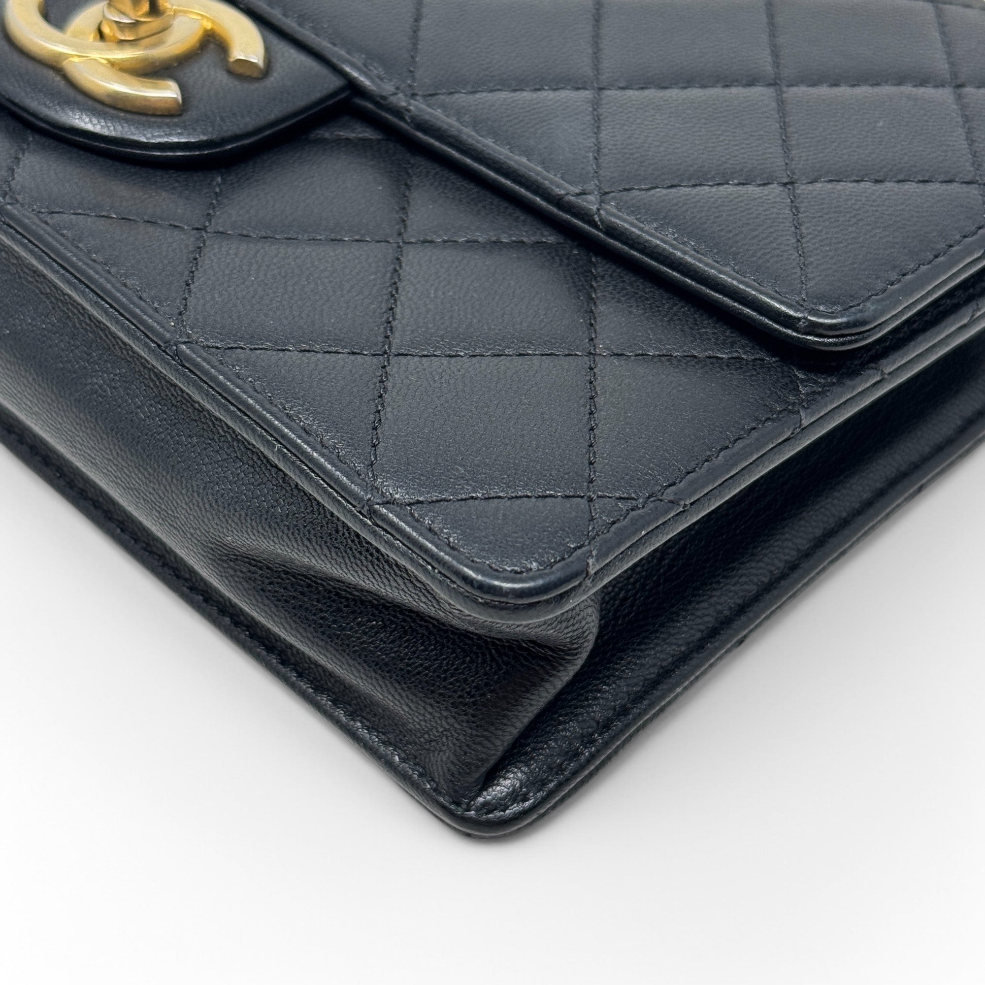 Chanel Black Small Chic Pearl Flap Bag - Luxury Designer Crossbody Purse for Women | Perfect for Evening Parties, Date Nights & Special Occasions