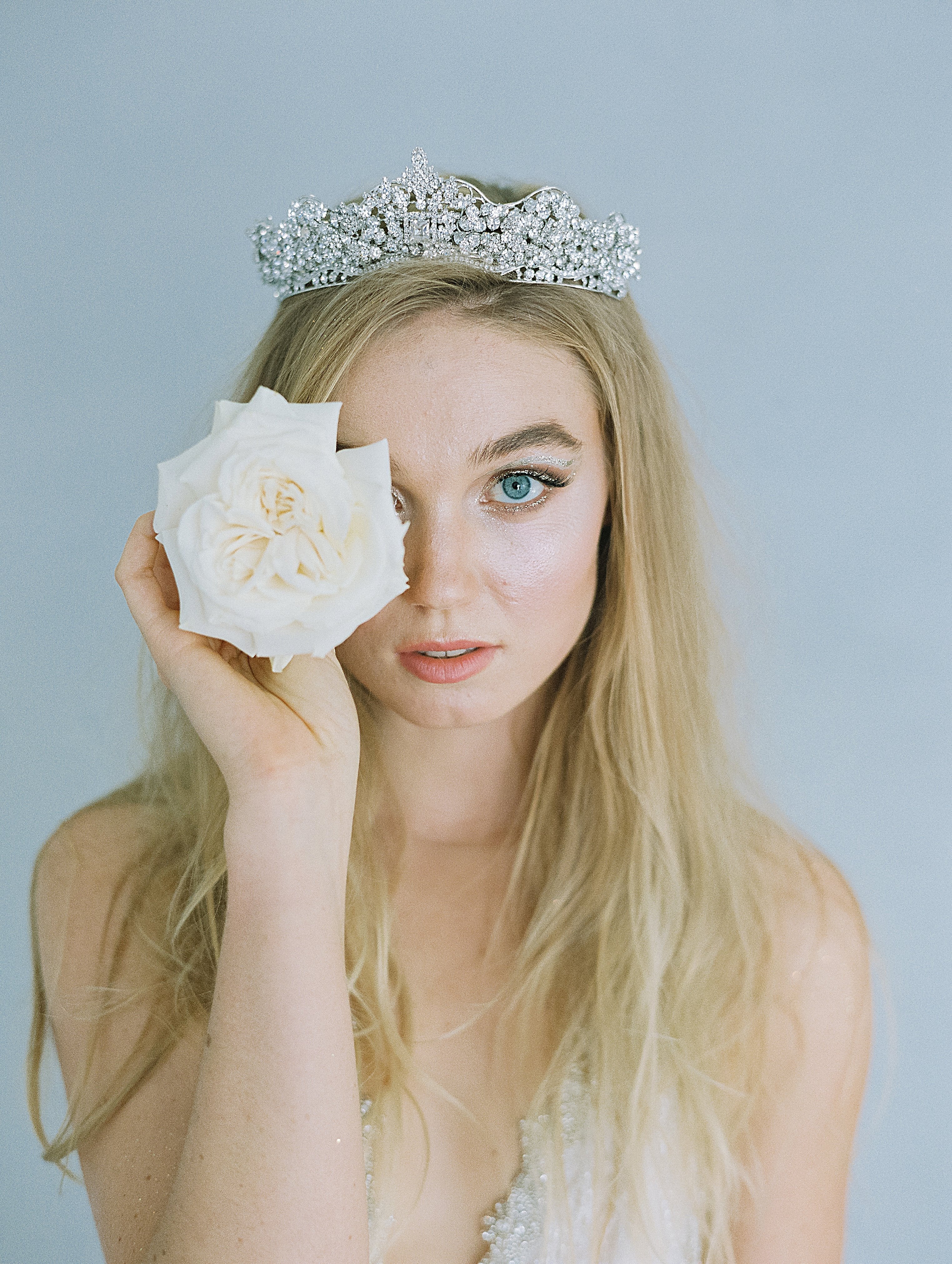 Sparkling SHELLIE Gold Bridal Tiara - Elegant Wedding Crown for Bride, Bridesmaids & Flower Girls | Perfect for Weddings, Prom, Pageants & Special Occasions
