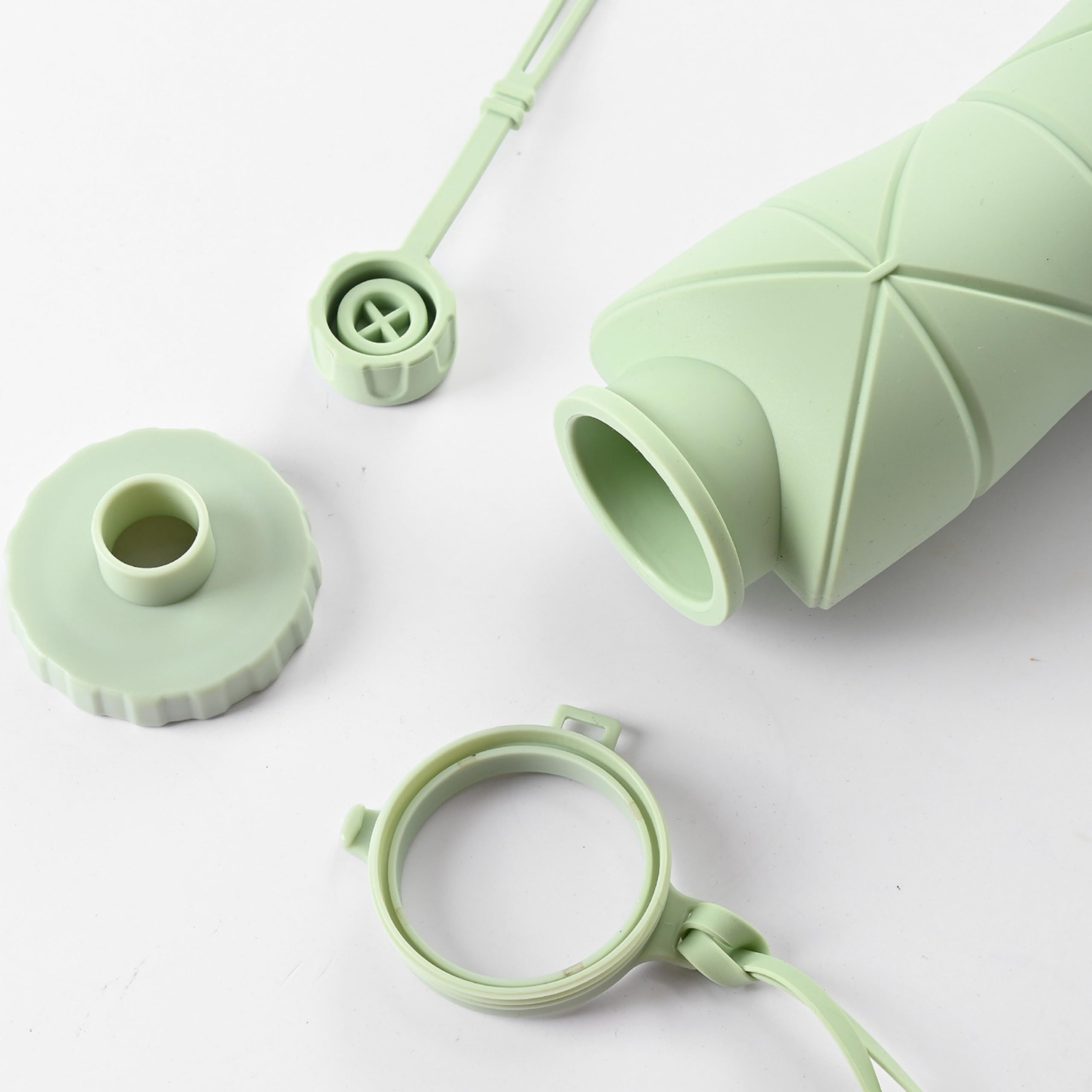 Collapsible Water Bottle - Portable & Lightweight Reusable Travel Water Bottle with Leak Proof Lid - Perfect for Hiking, Camping, Gym & Outdoor Activities (Green)