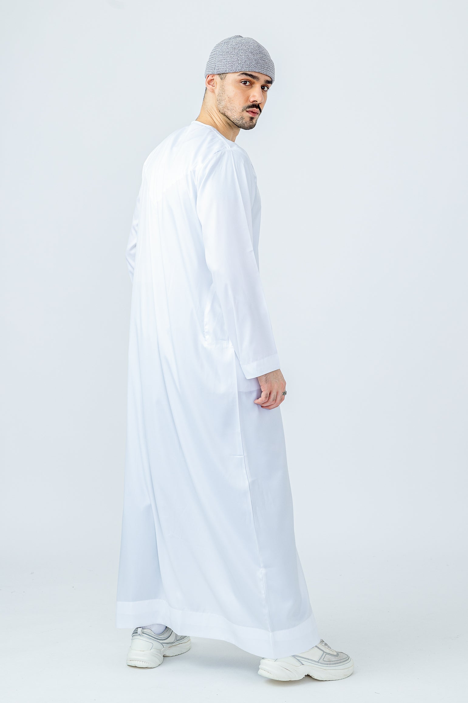 Premium Iced White Omani Jubbah - Traditional Islamic Robe for Men - Perfect for Eid, Ramadan & Special Occasions