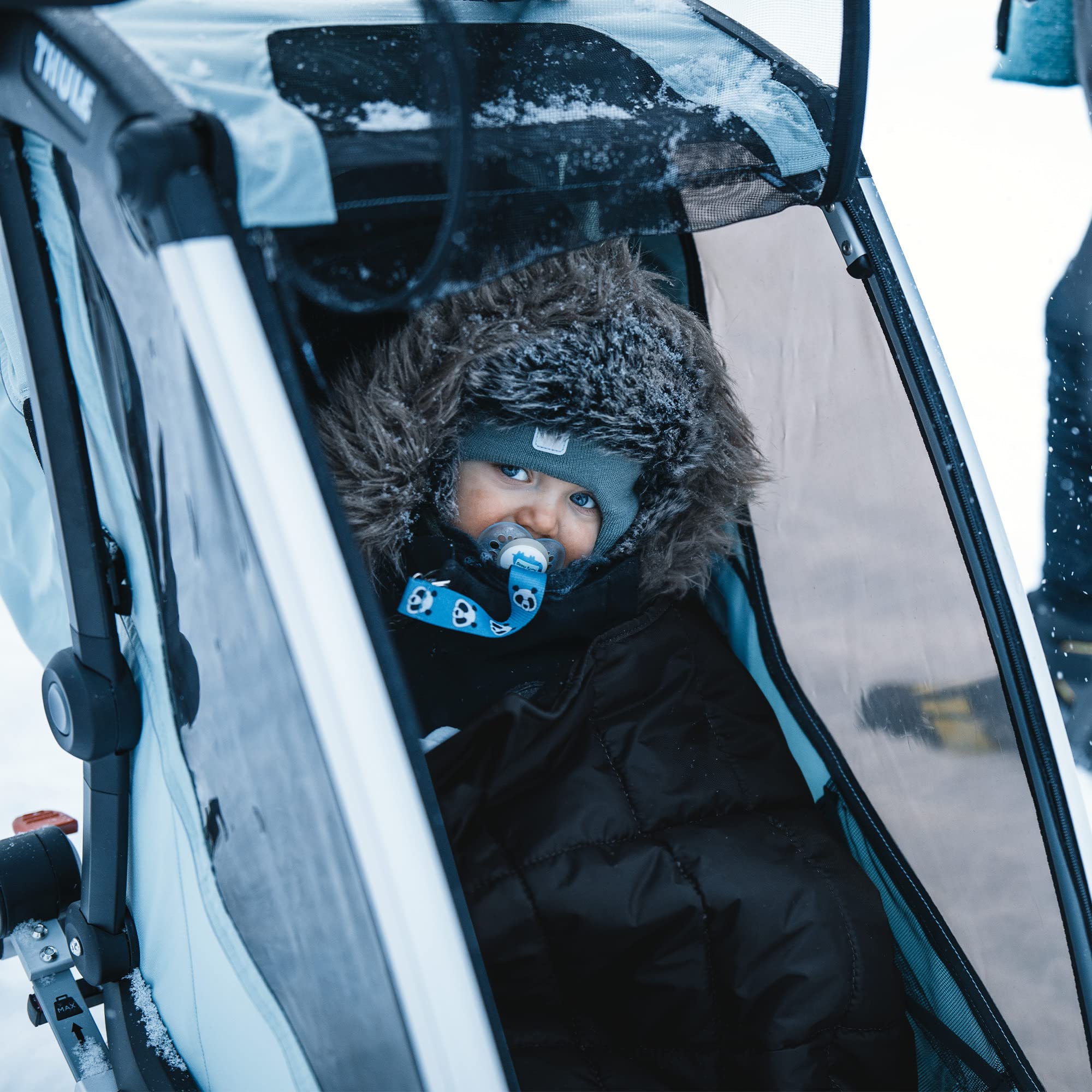 Thule Stroller Footmuff - Winter Stroller Cover for Baby, Warm & Waterproof Stroller Liner for Cold Weather - Perfect for Stroller Walks, Shopping Trips & Outdoor Adventures