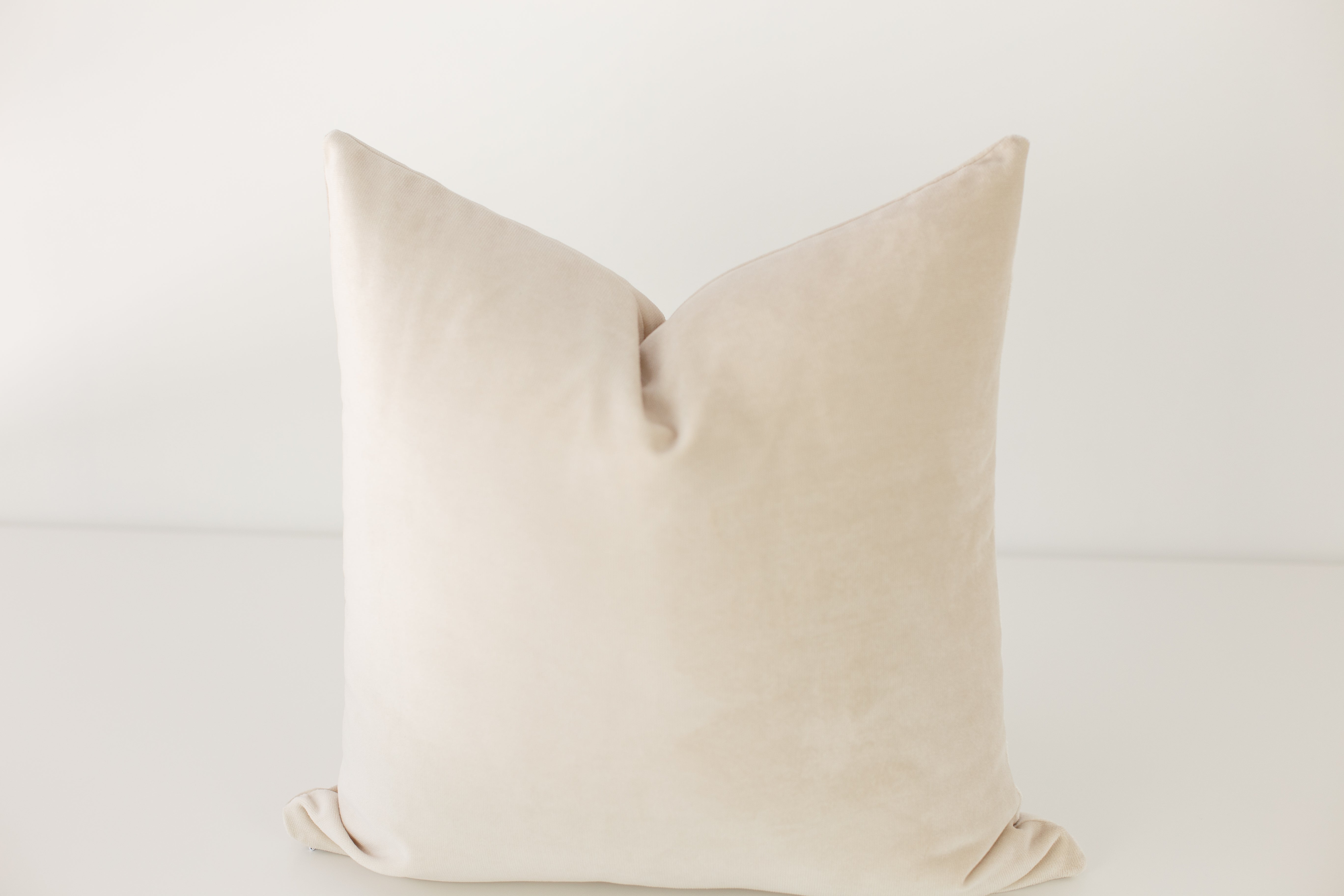 Luxury Velvet Pillow Cover for Sofa & Bed - Soft & Cozy Home Decor for Living Room, Bedroom, and Office - Machine Washable (18x18 Inches)