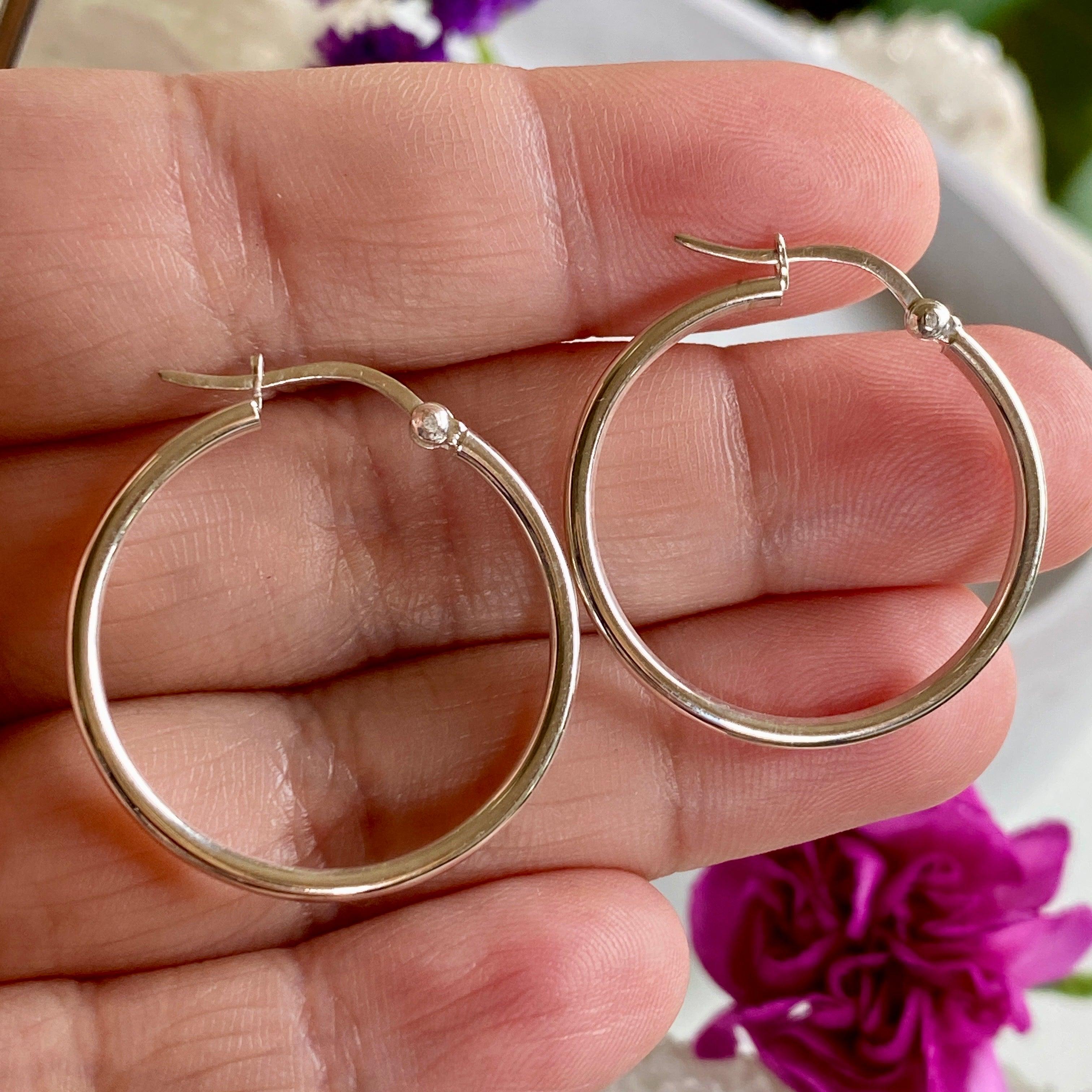 30mm Plain Hoop Earrings for Women - Classic Gold & Silver Small Hoop Earrings - Perfect for Everyday Wear, Office & Casual Outfits