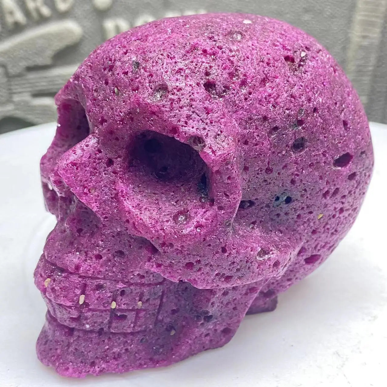 Natural Ruby Skull Crystal - Healing Meditation Stone for Positive Energy, Spiritual Decor & Unique Gift Idea for Yoga, Reiki, Feng Shui & Home Decoration