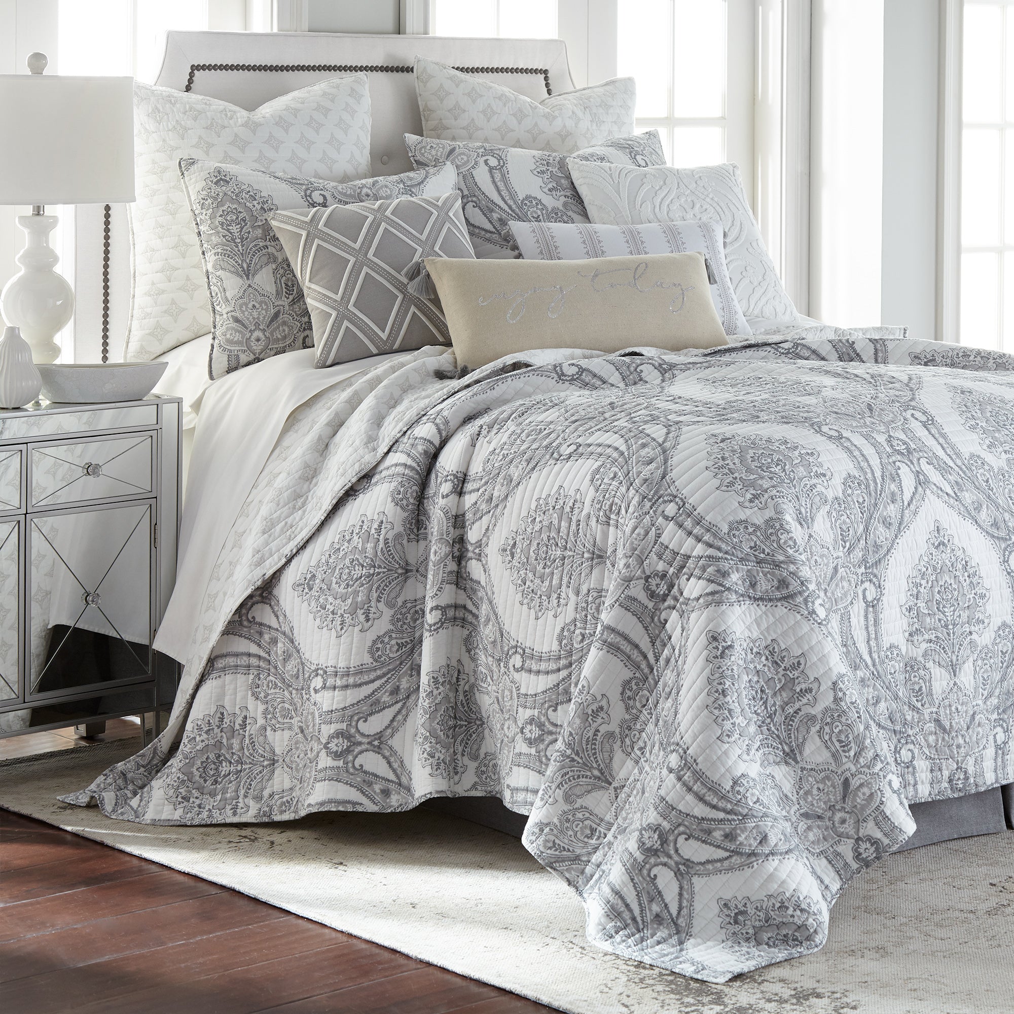 Novara Quilt Set - Queen Size Bedding, Soft & Breathable Comforter Set for All Seasons - Perfect for Master Bedroom, Guest Room, or Cozy Home Decor