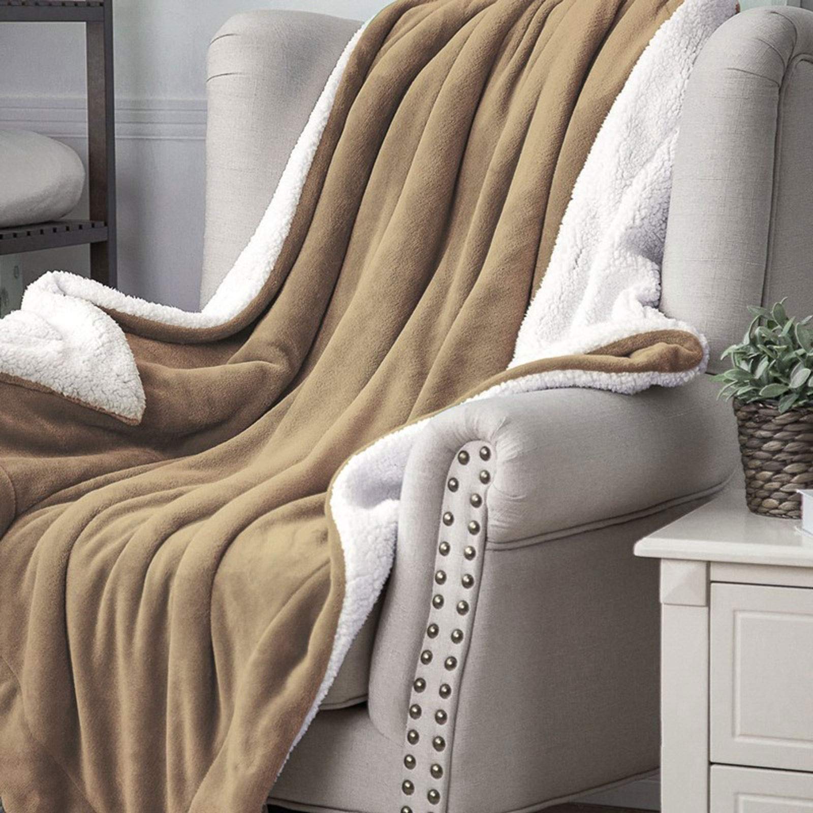 Premium Fluffy Fleece Sherpa Blanket Queen Size - Ultra Soft & Warm All-Season Blanket for Bed, Sofa, Living Room - Double Thick Winter Blanket for Home, Office, Nap & Gift (Brown, 200x230cm) - Perfect for Cozy Evenings, Movie Nights & Cold Weather Comfort