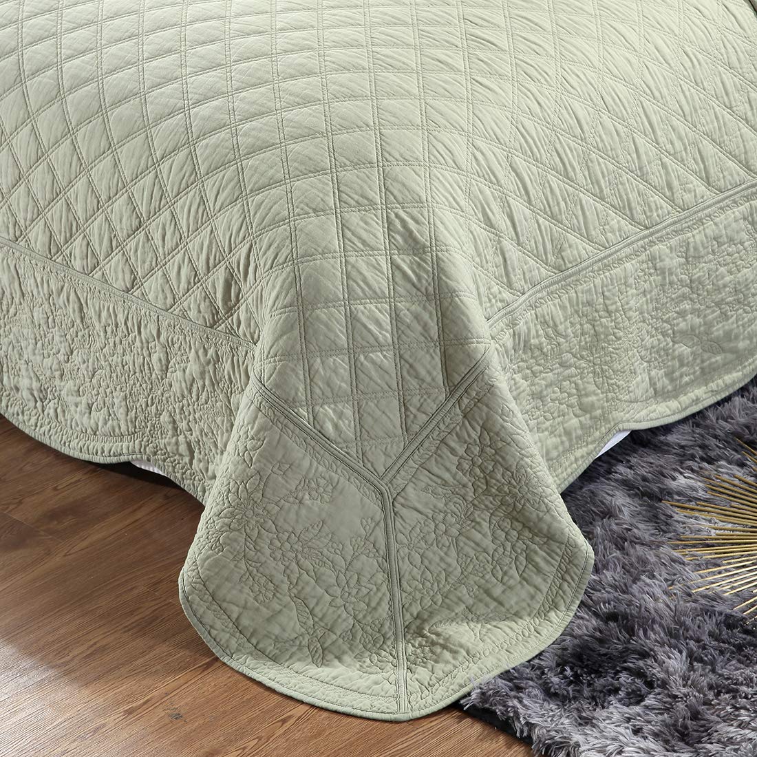 VCTOPS 100% Cotton Floral Embroidered Quilt Set - 3-Piece King Size Reversible Diamond Pattern Bedspread Coverlet with Embroidered Flowers (Green) for Cozy Bedroom Decor, Guest Room & Master Suite
