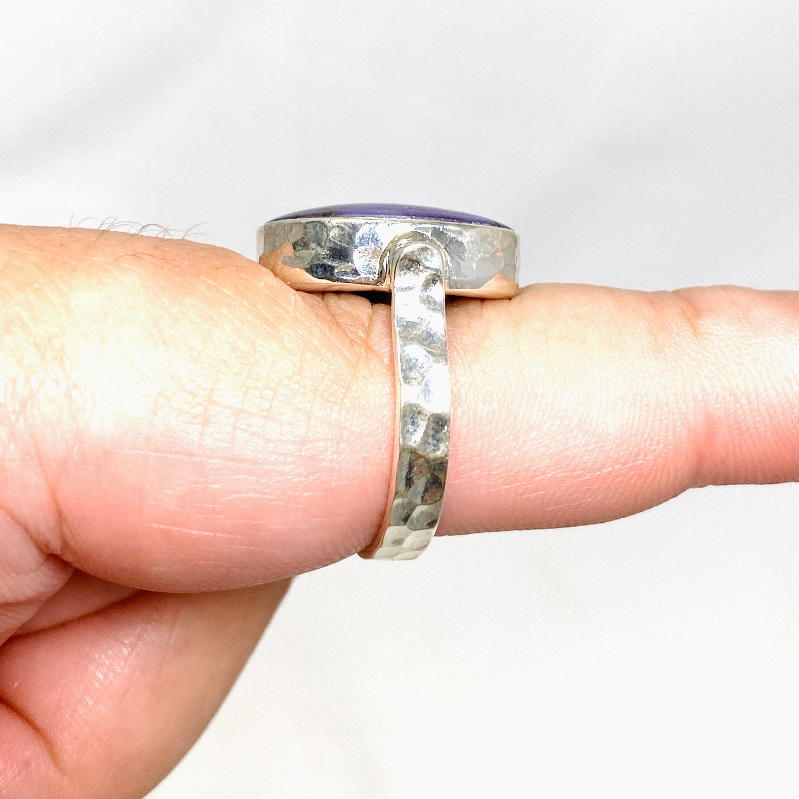 14K Gold Sapphire Oval Ring with Hammered Band - Size 9 KRGJ3188 - Perfect for Engagement, Anniversary & Everyday Elegance