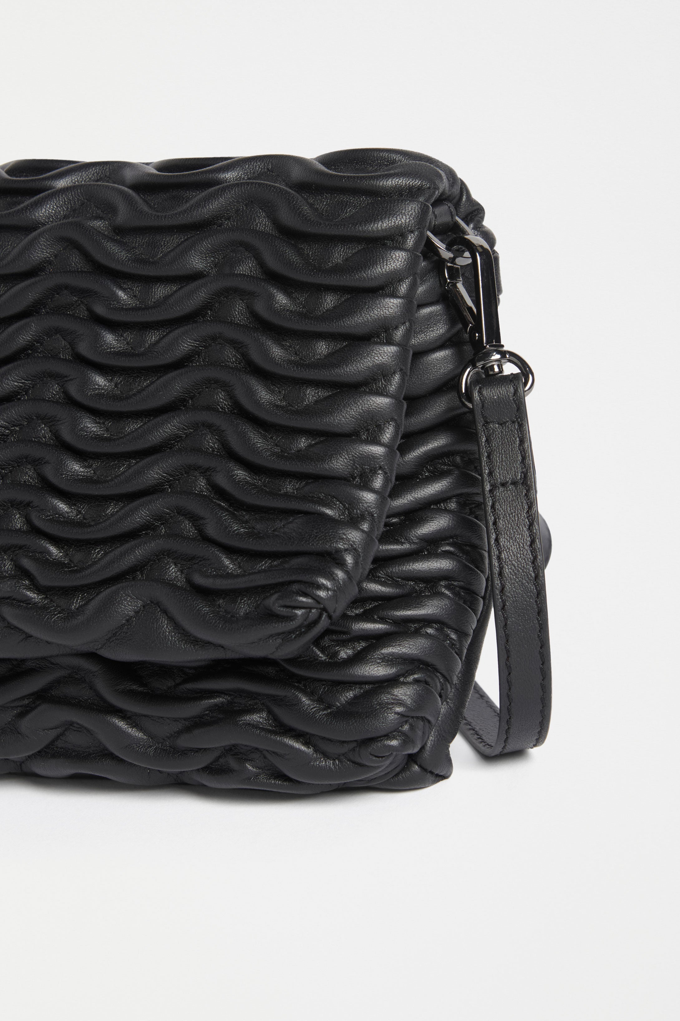 Stylish Plissi Crossbody Bag for Women - Fashionable & Lightweight Shoulder Purse - Perfect for Travel, Shopping & Everyday Use