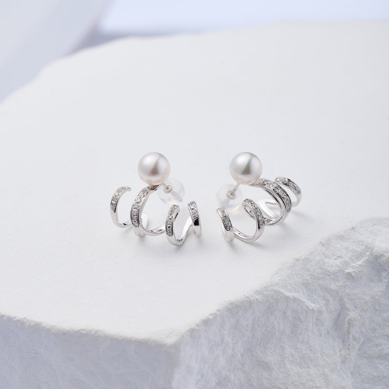 18K Gold Diamond Hanadama Akoya Pearl Stud Earrings KE00229 | LOVE Collection - Perfect for Weddings, Anniversaries & Special Occasions