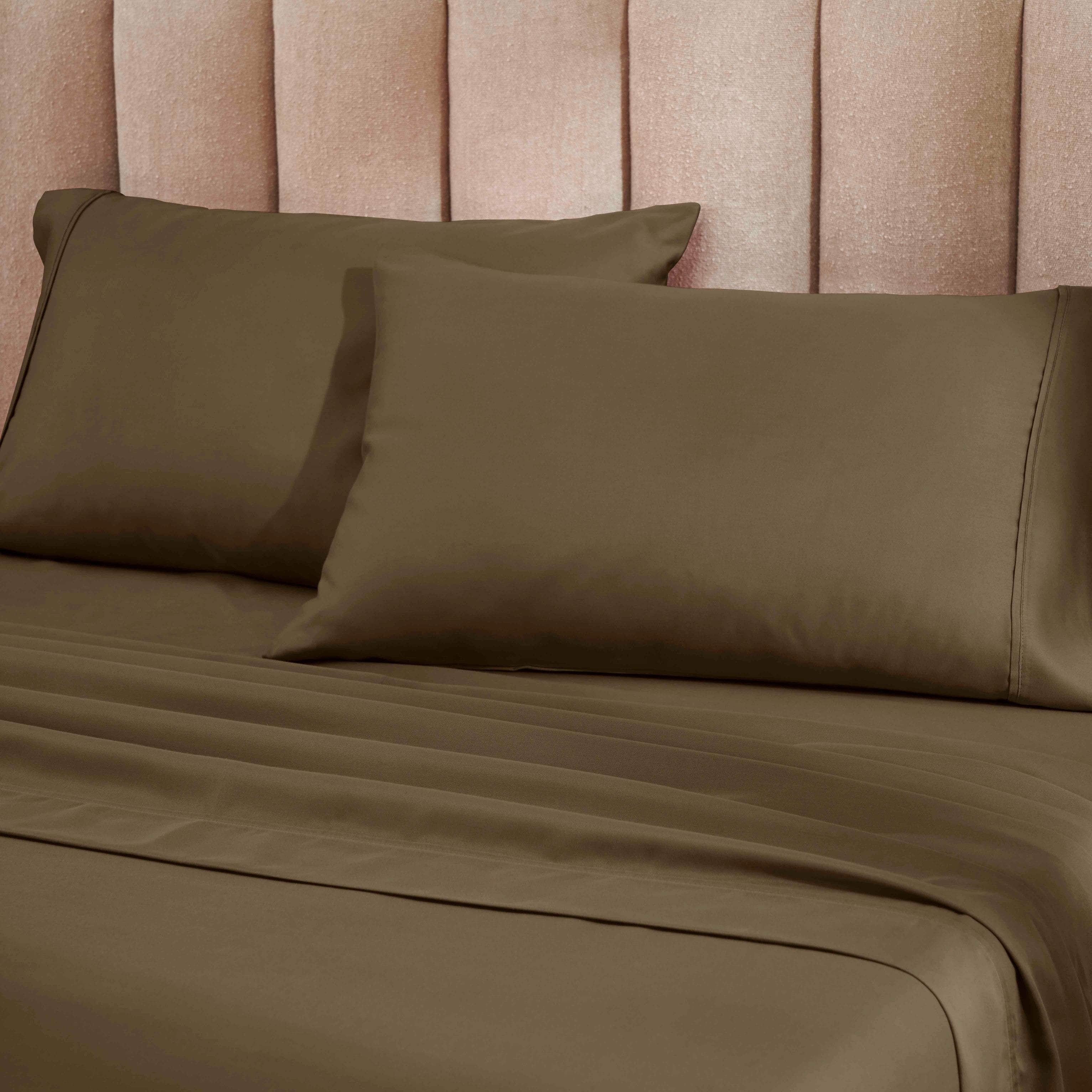 1200 Thread Count Cotton Rich Solid Deep Pocket Bed Sheet Set - Queen Size, Ultra Soft & Breathable - Perfect for Luxury Hotels, Guest Rooms & Master Bedrooms