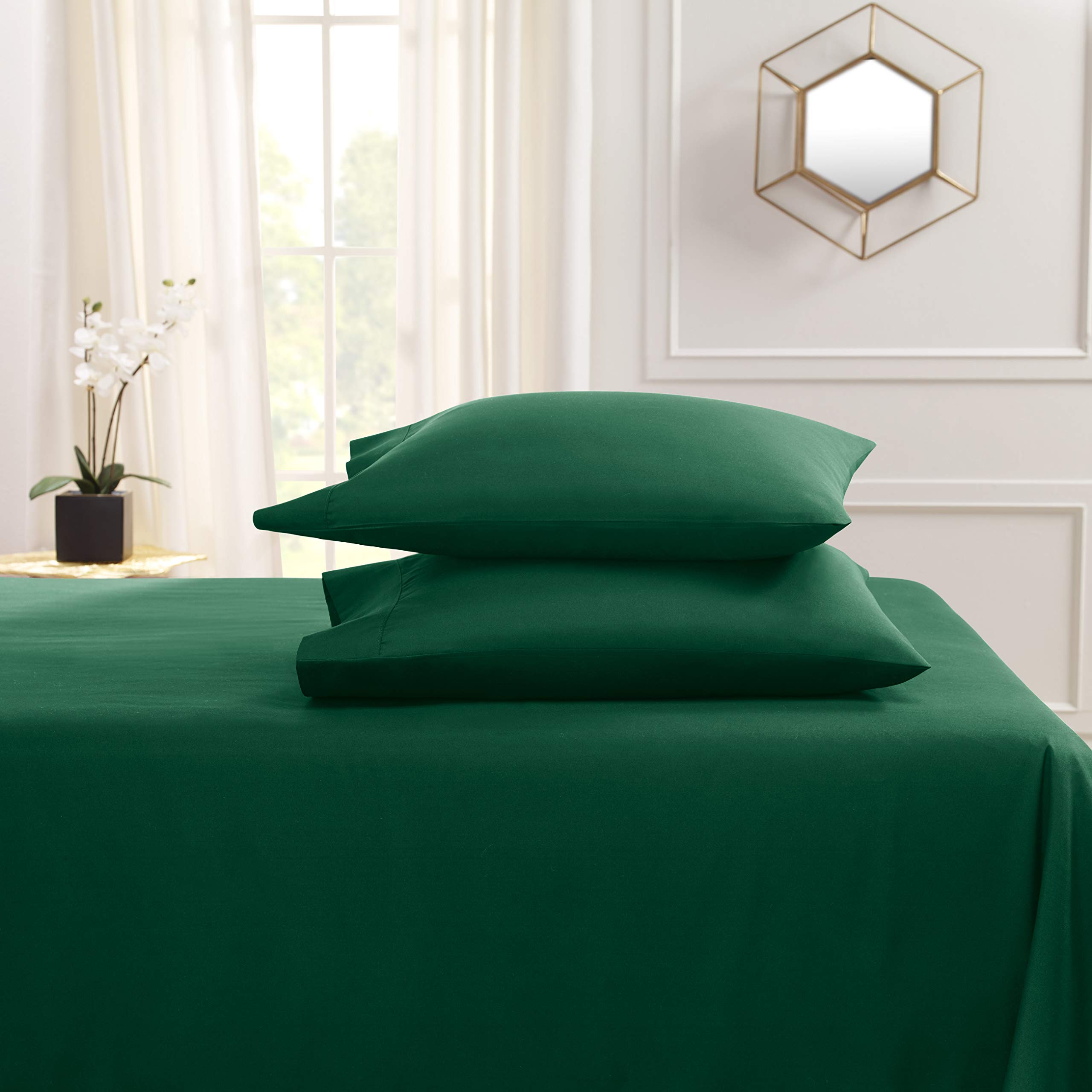Empyrean Twin Sheets Set - 3 PC Ultra Soft Microfiber Bedding - Double Brushed Hotel Luxury Twin Size Sheets in Hunter Green - Deep Pocket with 4 Corner Elastic Straps - Perfect for Guest Rooms, Dorms & Cozy Bedrooms