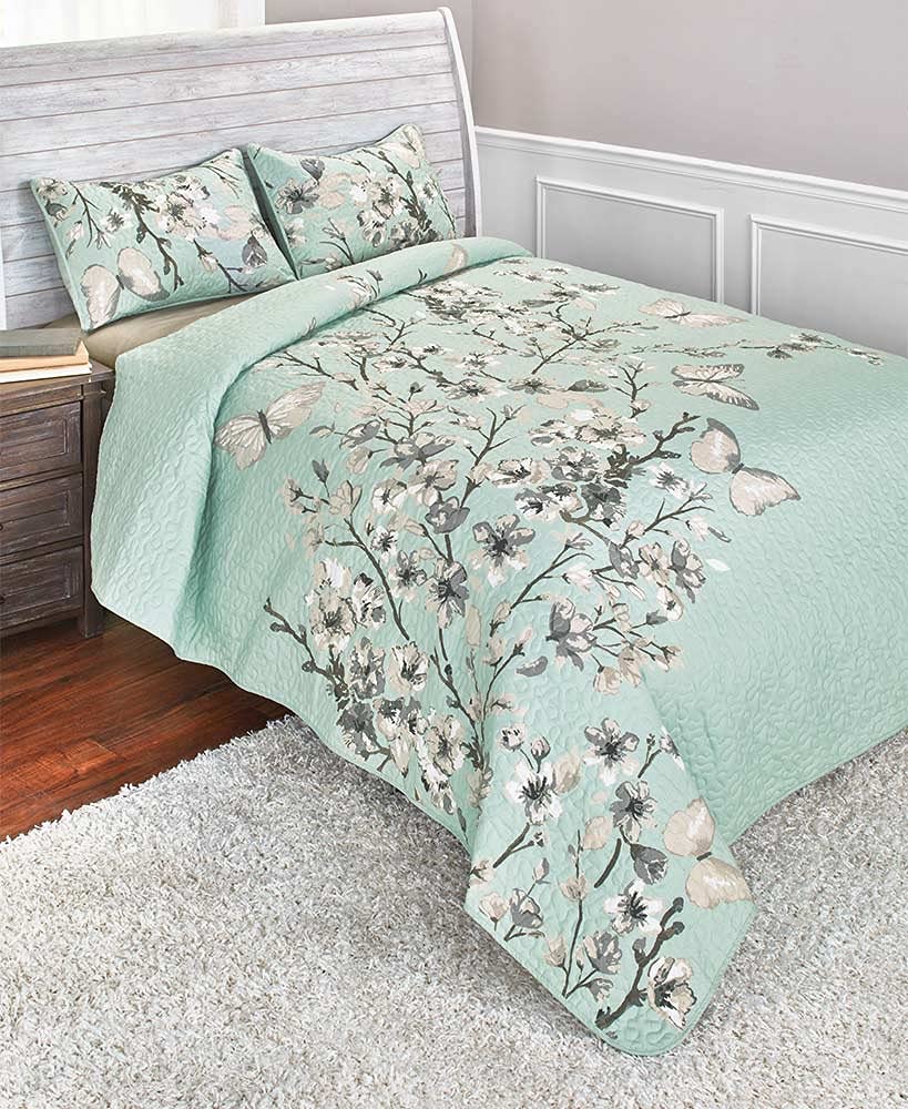 Lakeside Collection Embroidered Cherry Blossom Quilt Set with Shams - King Size 3-Piece Bedding Set - Soft Floral Comforter for Master Bedroom, Guest Room & Cozy Home Decor