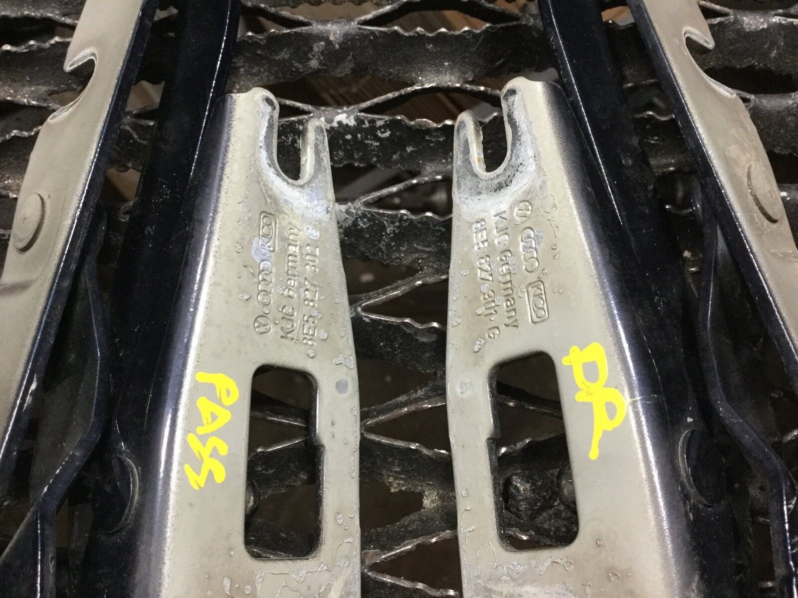 05-08 Audi A4 Trunk Lid Hinge Set (Left & Right 2pcs) - OEM Replacement Parts for Smooth Trunk Operation & Secure Closure