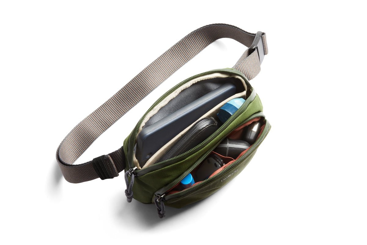 Bellroy Venture Hip Pack 1.5L - Water-Resistant Waist Bag for Travel, Hiking & Everyday Use - Compact Crossbody Fanny Pack with Adjustable Strap (Black)