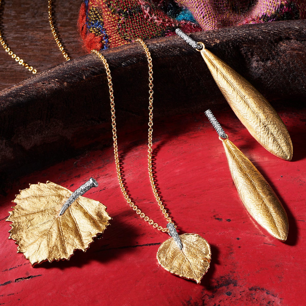 Exquisite Gold Poplar Leaf & Diamond Brooch - Elegant Vintage Jewelry for Women - Perfect for Weddings, Parties & Special Occasions