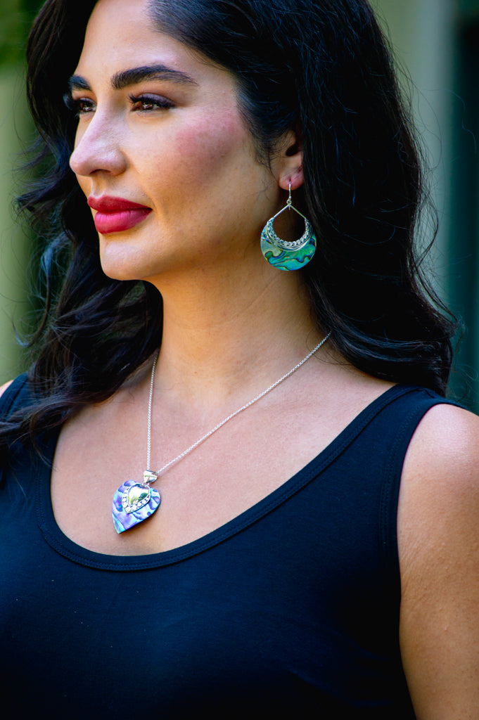 Heart Shell Pendant Necklace - Elegant Beach Jewelry for Women, Perfect for Summer Vacations & Romantic Dates