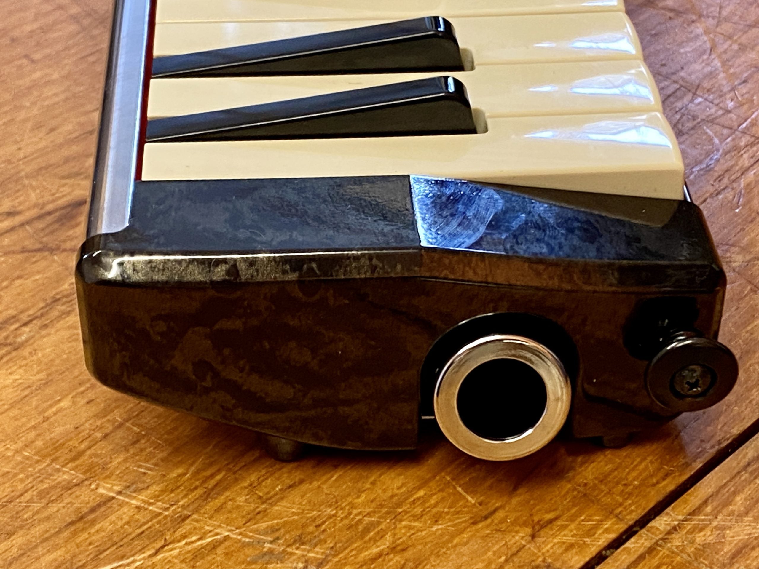 Hammond PRO 44 HP V2 Amplified Melodica - Professional Keyboard Harmonica with Built-in Speaker - Perfect for Live Performances, Studio Recording & Music Education