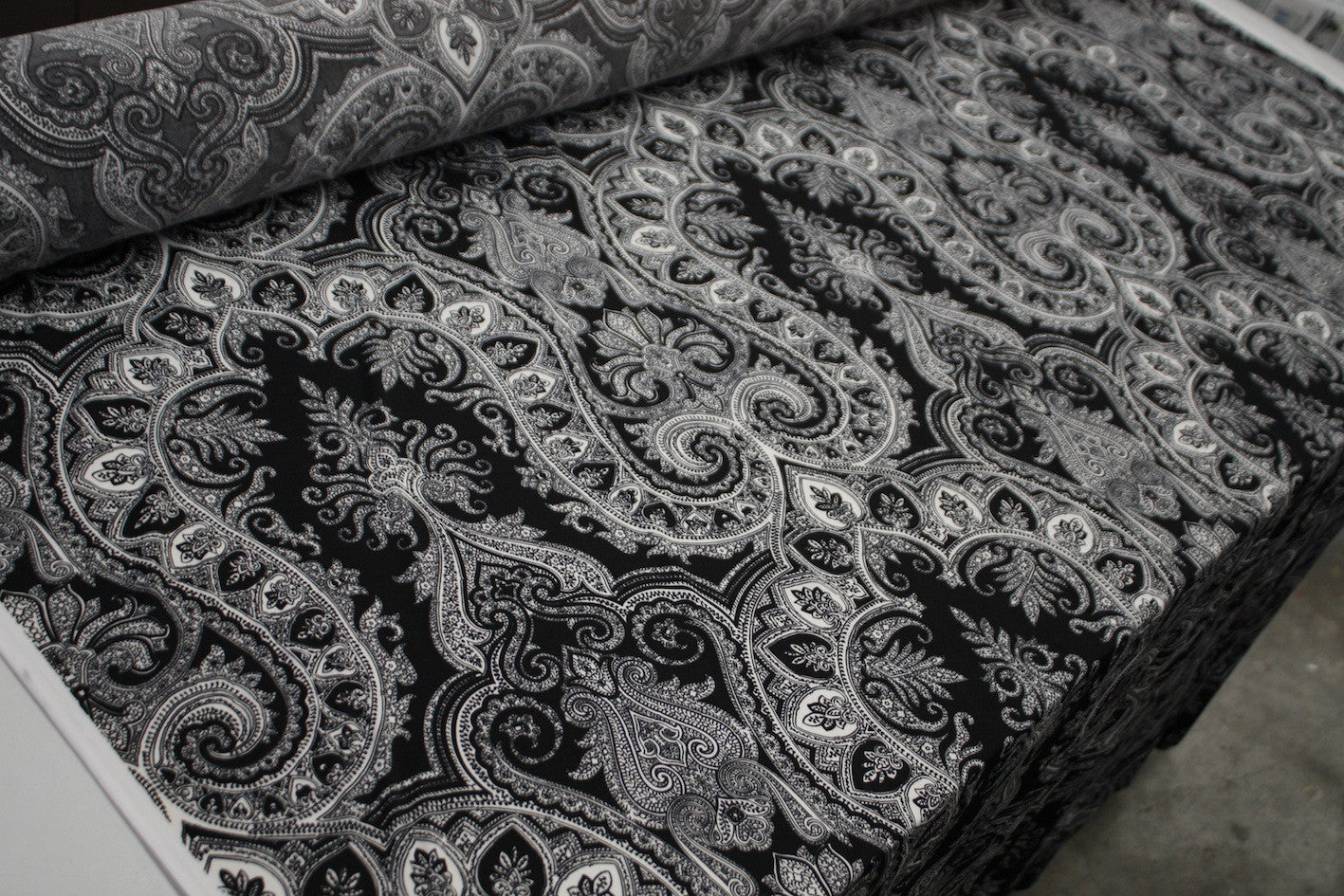 Black & White Story - Stylish Home Decor for Modern Living Rooms & Bedrooms
