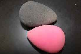 Professional Makeup Blender Sponge Set of 2 - Soft Beauty Blending Puff for Flawless Foundation & Concealer Application - Perfect for Daily Makeup & On-The-Go Touch Ups