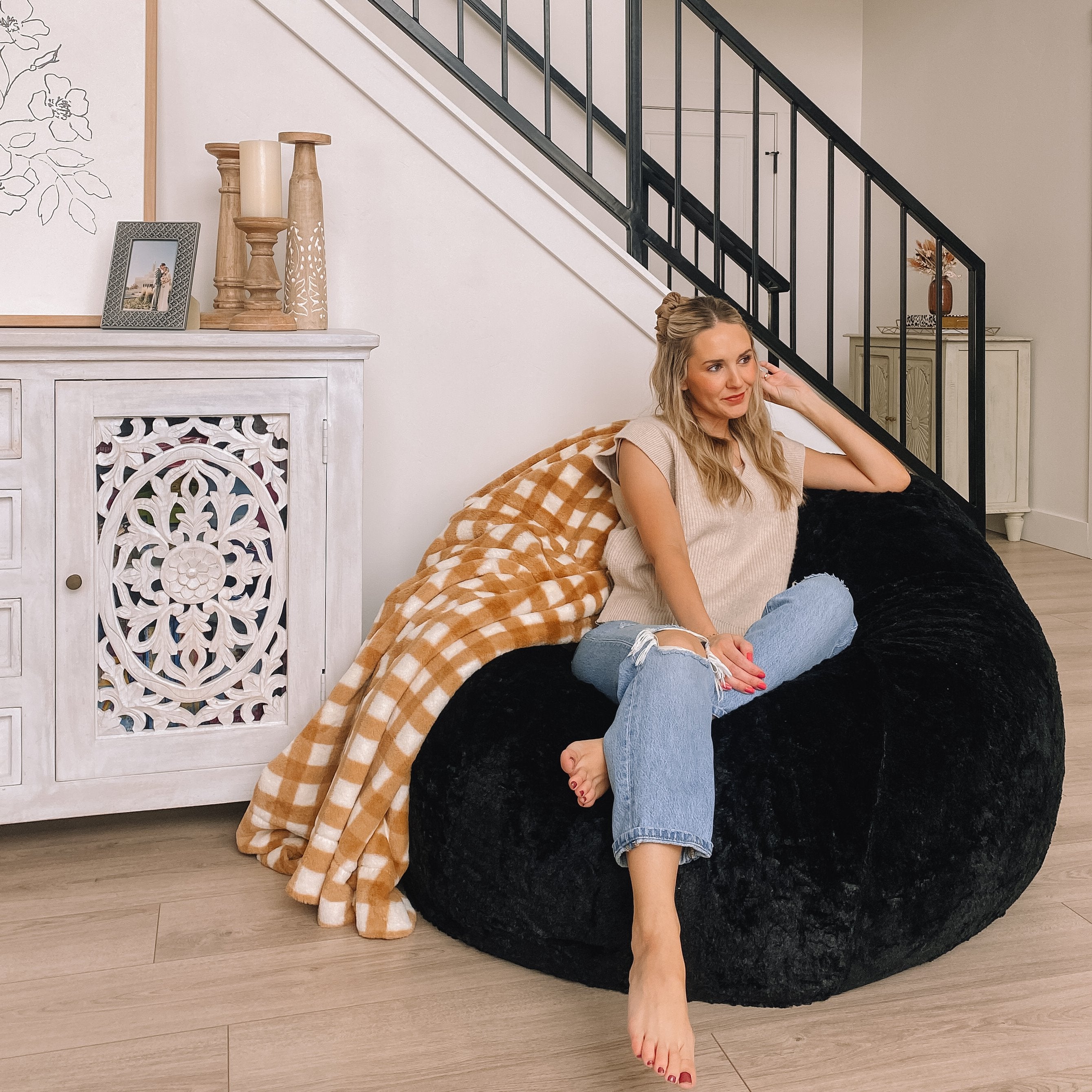 Premium Faux Fur Bean Bag Chair - Ultra Soft & Comfortable for Living Room, Bedroom, or Game Room - King Size Luxury Lounger for Relaxing & Gaming