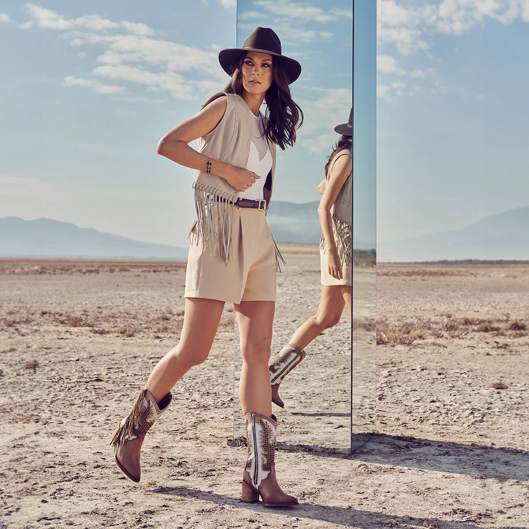 M320COC Cuadra Ivory Western Fashion Lambskin Leather Vest for Women – Stylish Cowgirl Look for Rodeo, Parties & Casual Wear
