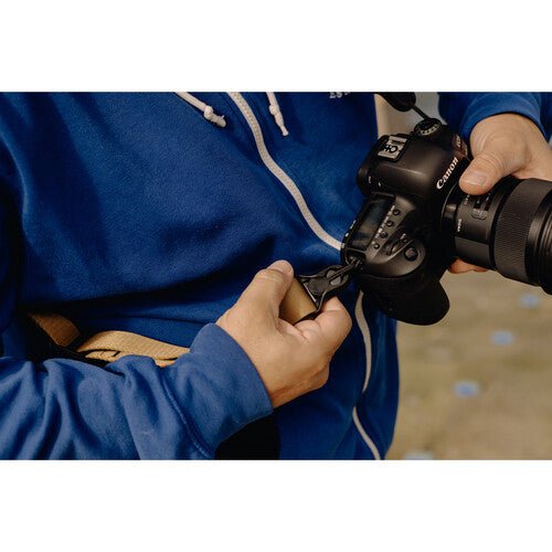 Peak Design Slide Lite Camera Strap (Coyote) - Adjustable & Comfortable for DSLR/Mirrorless Cameras - Perfect for Travel & Outdoor Photography