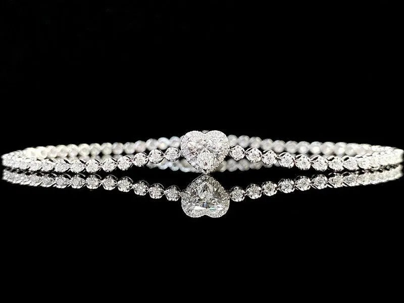 18K White Gold Diamond Heart Bracelet for Women - Luxury Engagement & Wedding Jewelry - Perfect for Anniversaries, Proposals & Special Occasions