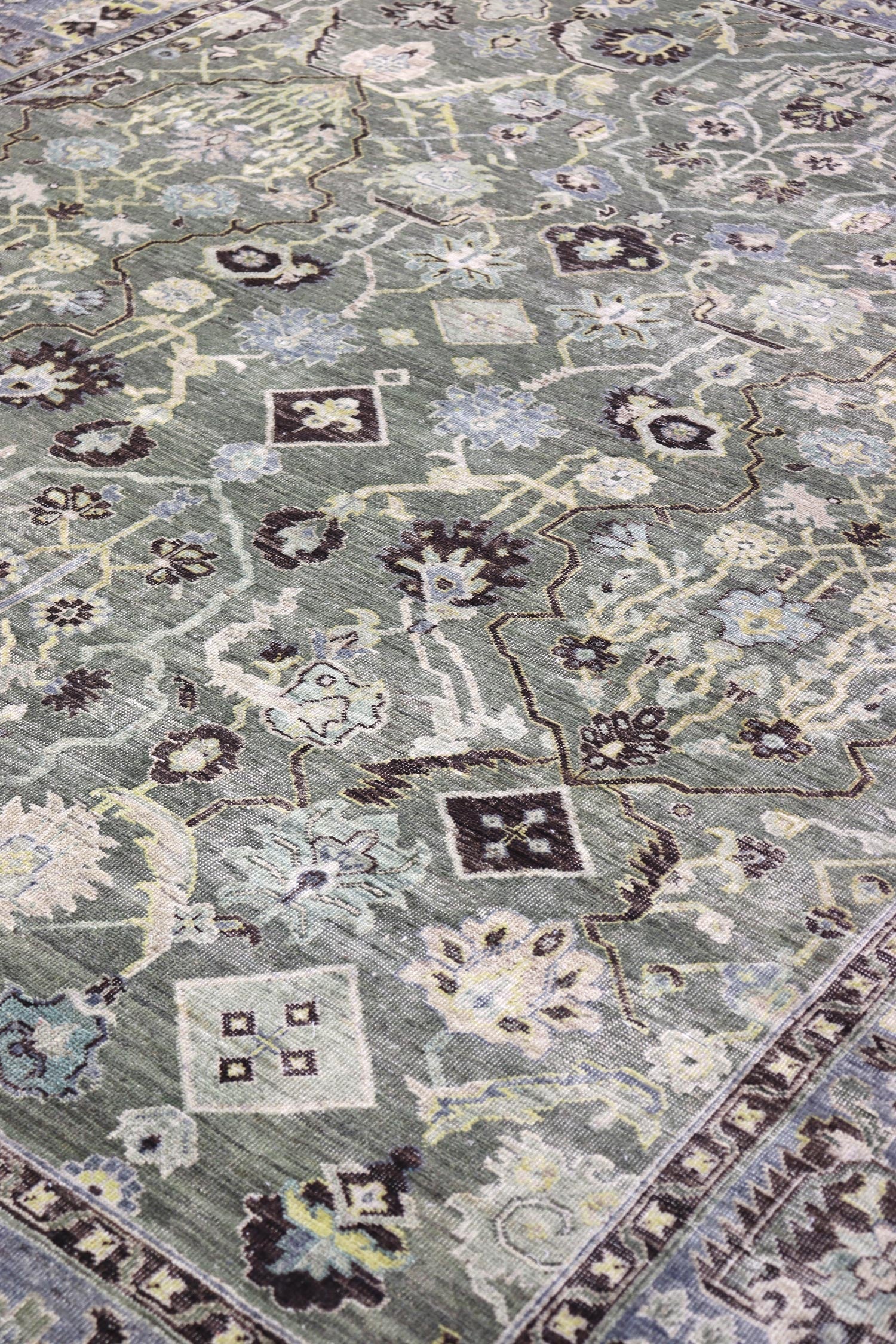 Handwoven Amritsar Transitional Area Rug J65883 - Perfect for Living Room, Bedroom, and Home Decor