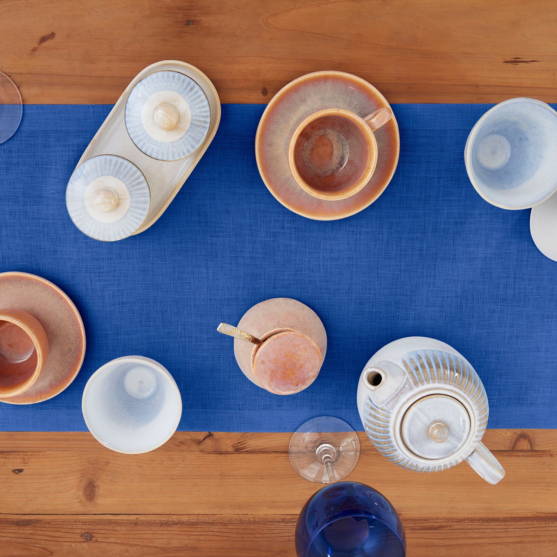 Elegant Fete Table Runner for Weddings, Parties & Events - Premium Decorative Dining Table Cover for Home & Restaurant Decor
