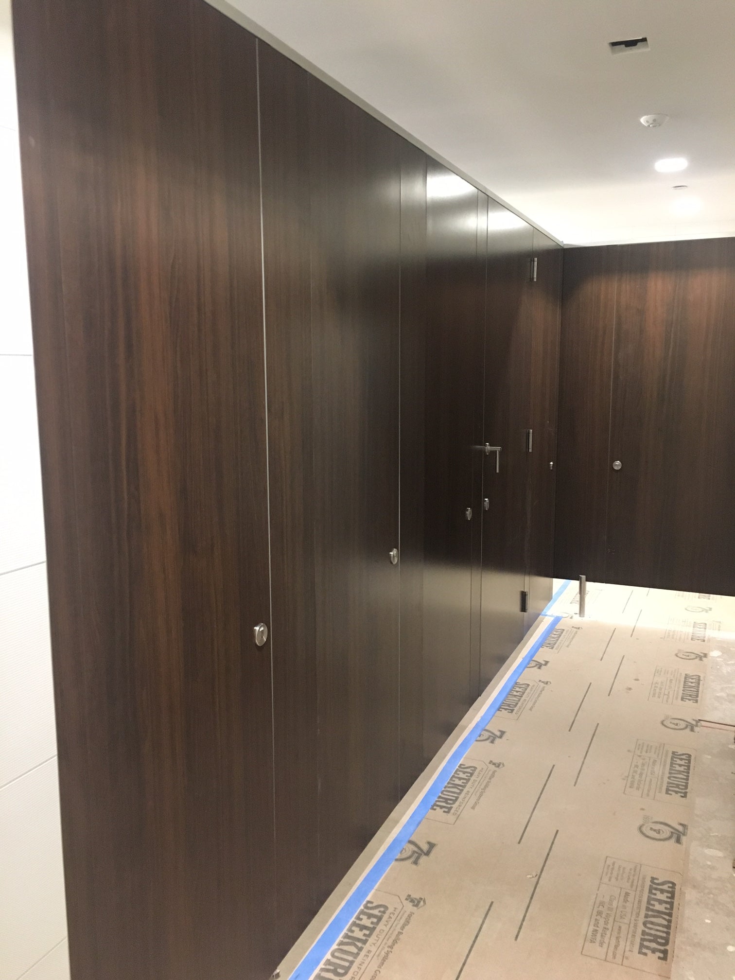 Privada Premium Toilet Cubicles - Durable & Stylish Bathroom Partitions for Commercial & Residential Use