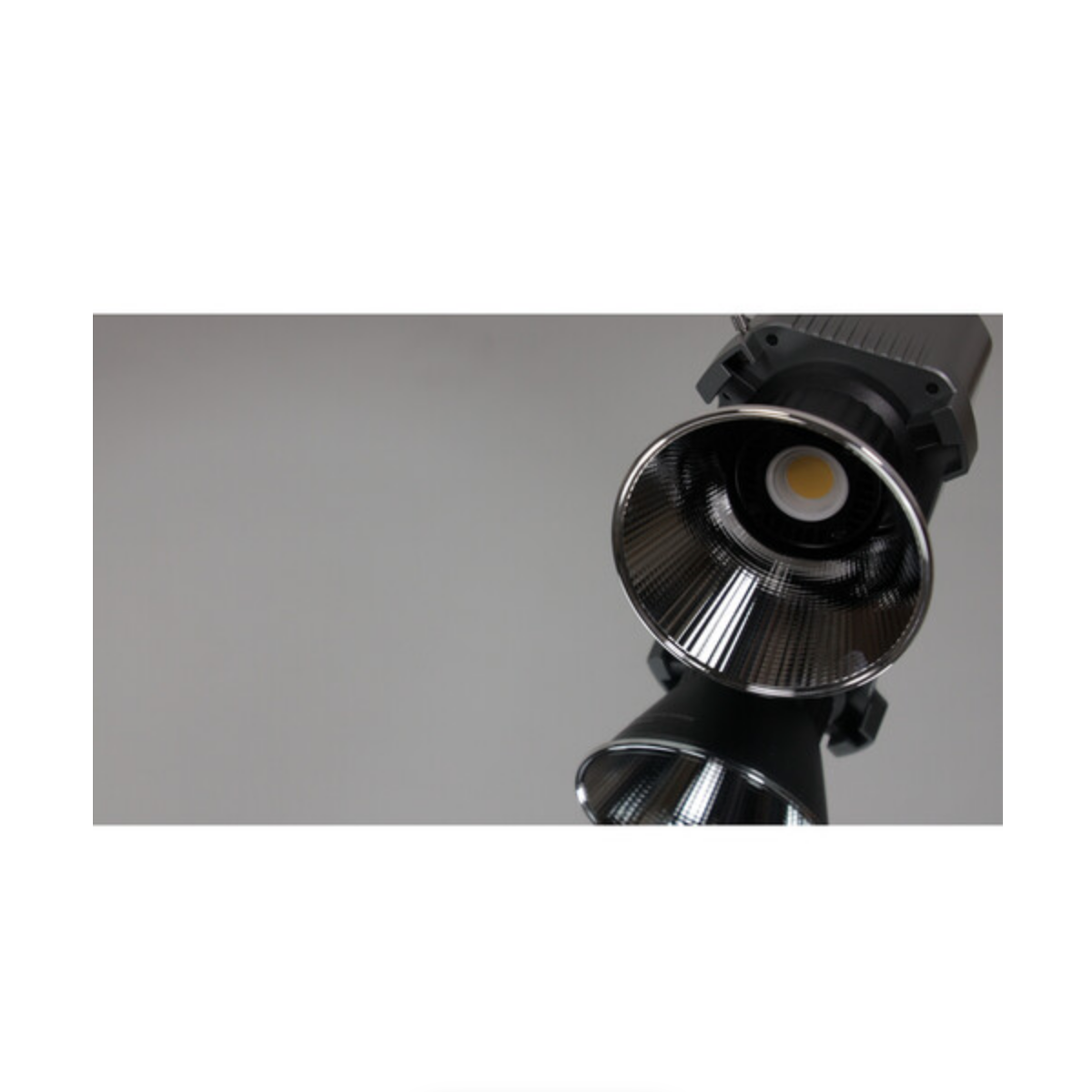 Amaran COB 60D 5600K Daylight LED Video Light - Professional Photography Lighting for Studio, YouTube & Live Streaming