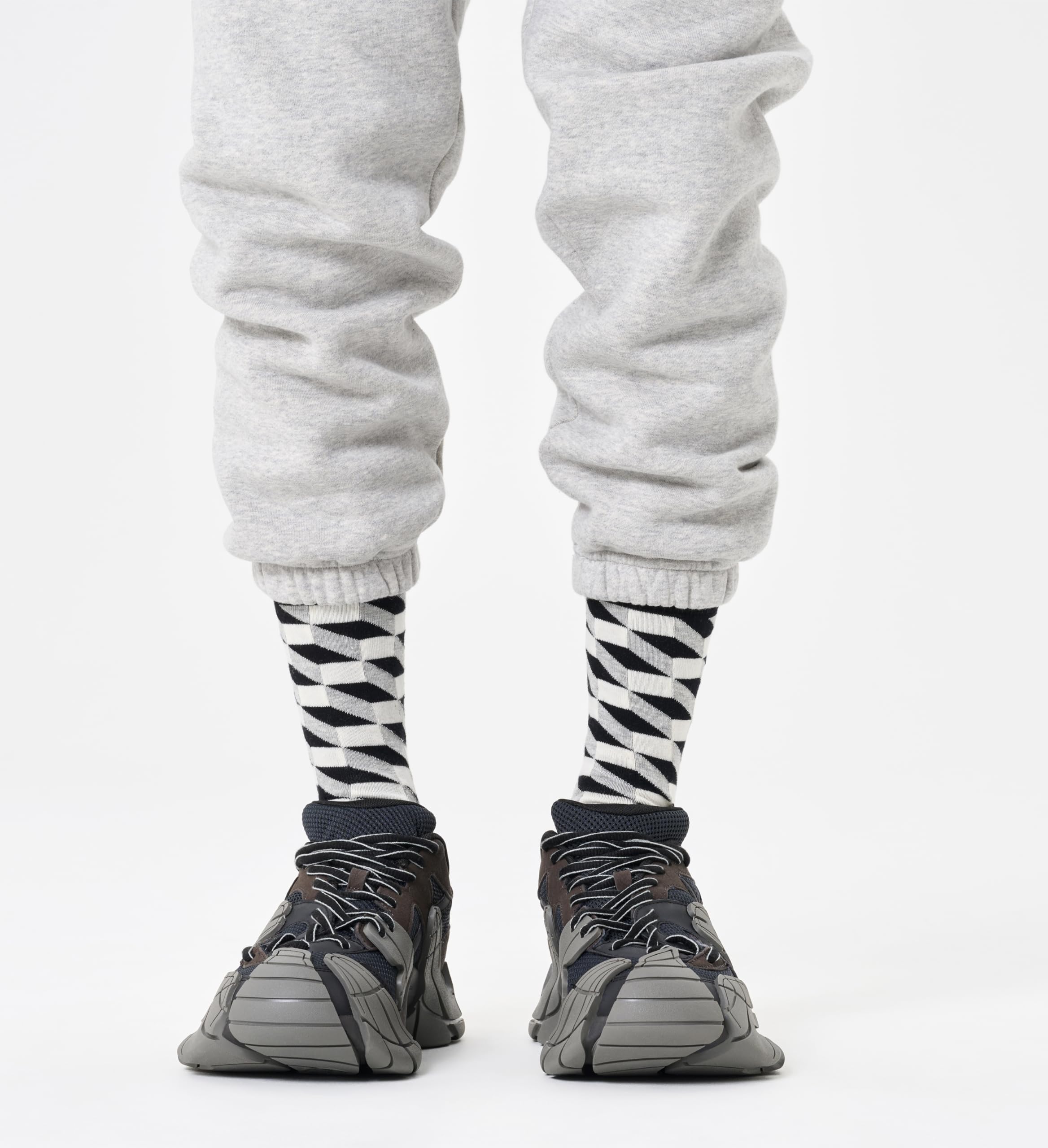 Happy Socks Black & White Striped Crew Socks for Men & Women - Soft Cotton Low Cut Ankle Socks with Gift Box - Eco-Friendly Sustainable Casual & Dress Socks for Everyday Wear, Office, Gym & Gifts