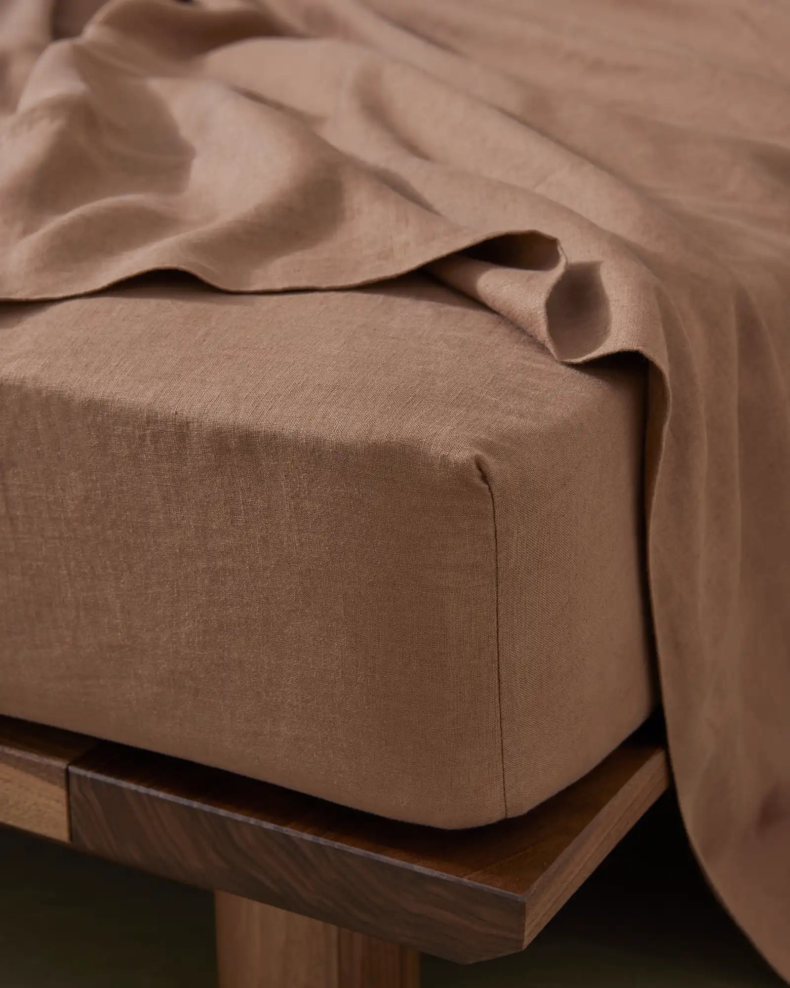 Premium Ravello Fitted Sheet - Biscuit Color - Soft & Breathable Deep Pocket Bed Sheet for Queen Size Mattress - Perfect for Guest Rooms, Vacation Homes & Cozy Bedroom Retreats