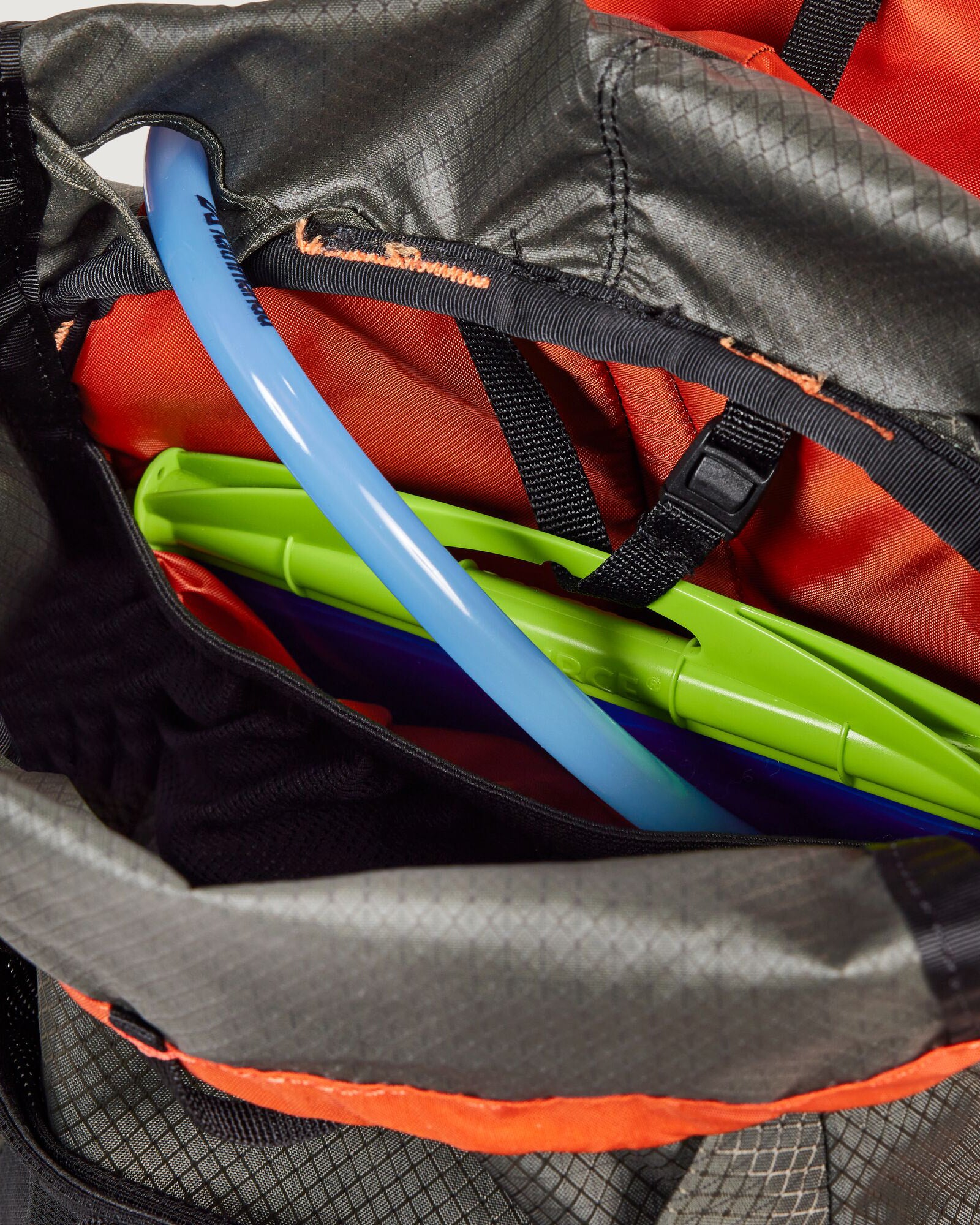 Veos 10L Trail Running Hydration Pack - Dark Moss - Lightweight & Durable for Hiking, Marathon & Outdoor Adventures